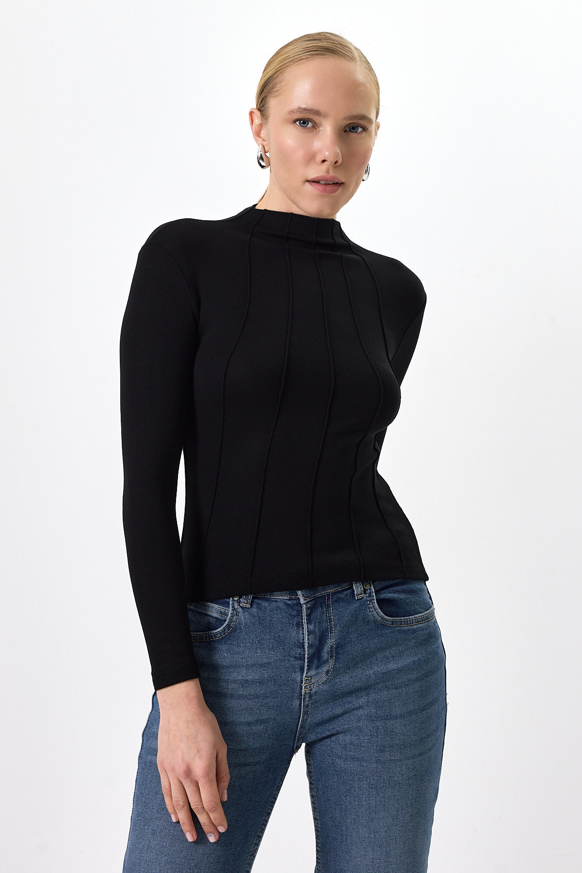 Siyah Uzun Kollu Yarım Balıkçı Yaka Dikiş Detaylı Kadın Body 8225A - 2