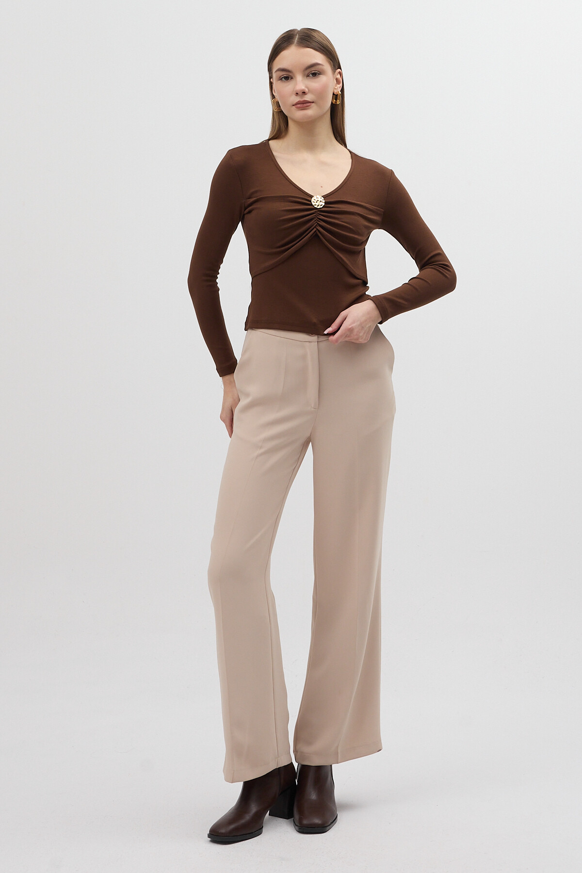 Kahverengi V Yaka Ön Düğme Detaylı Bluz 8226A - 3