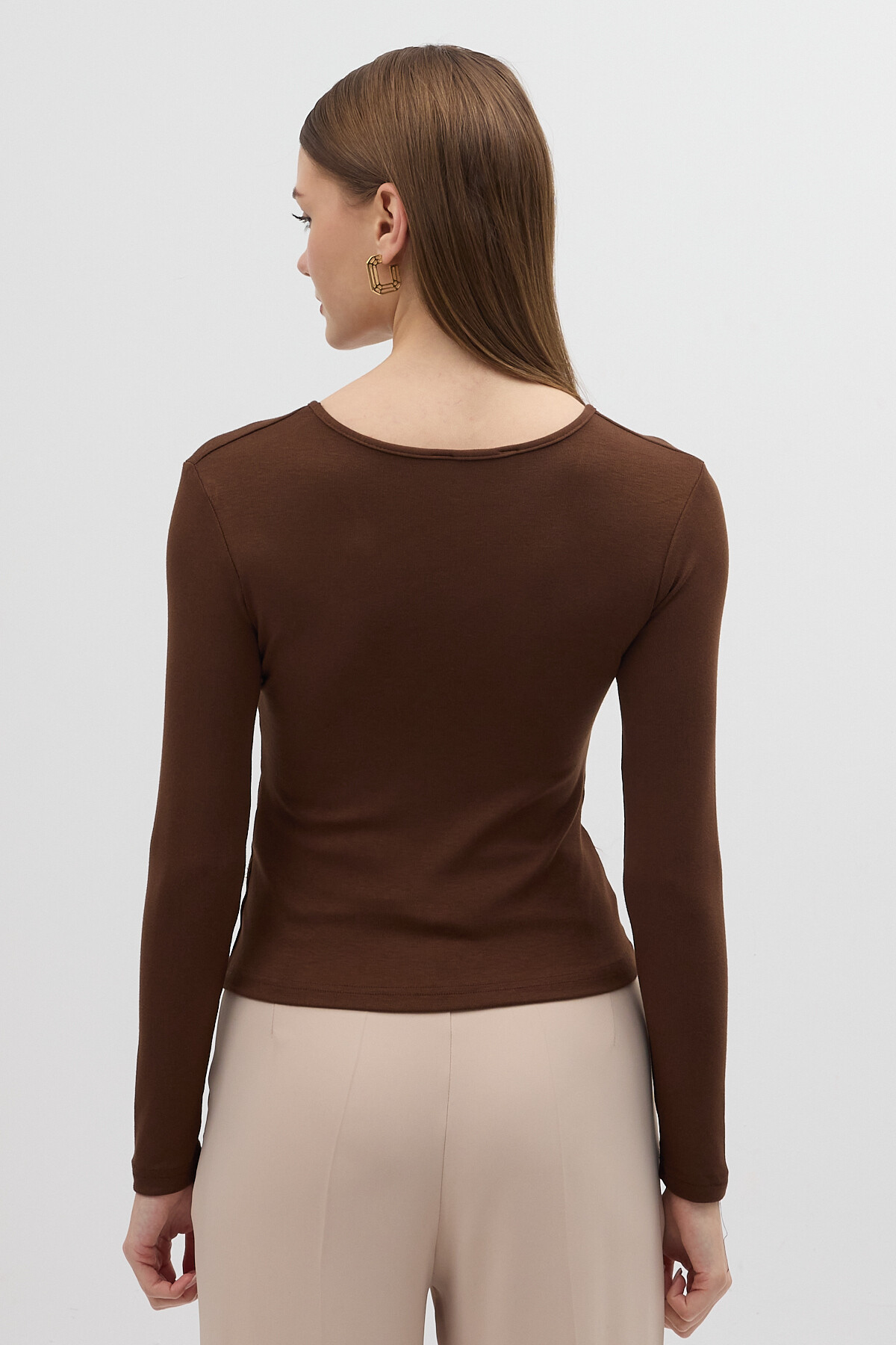 Kahverengi V Yaka Ön Düğme Detaylı Bluz 8226A - 5