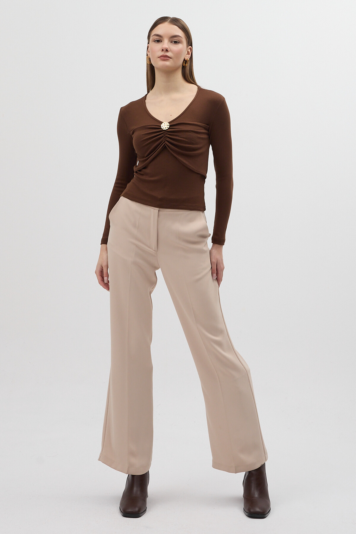 Kahverengi V Yaka Ön Düğme Detaylı Bluz 8226A - 6