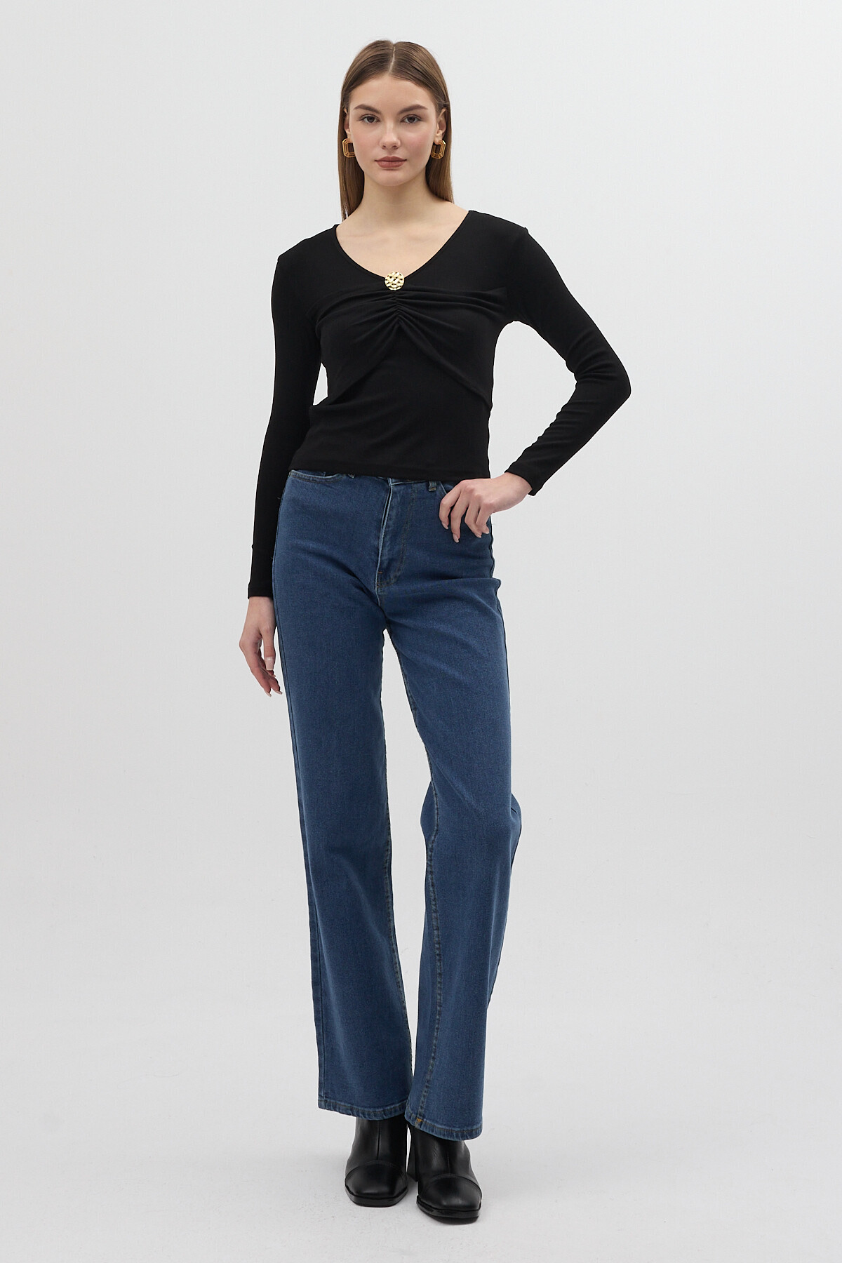 Siyah V Yaka Ön Düğme Detaylı Bluz 8226A - 5