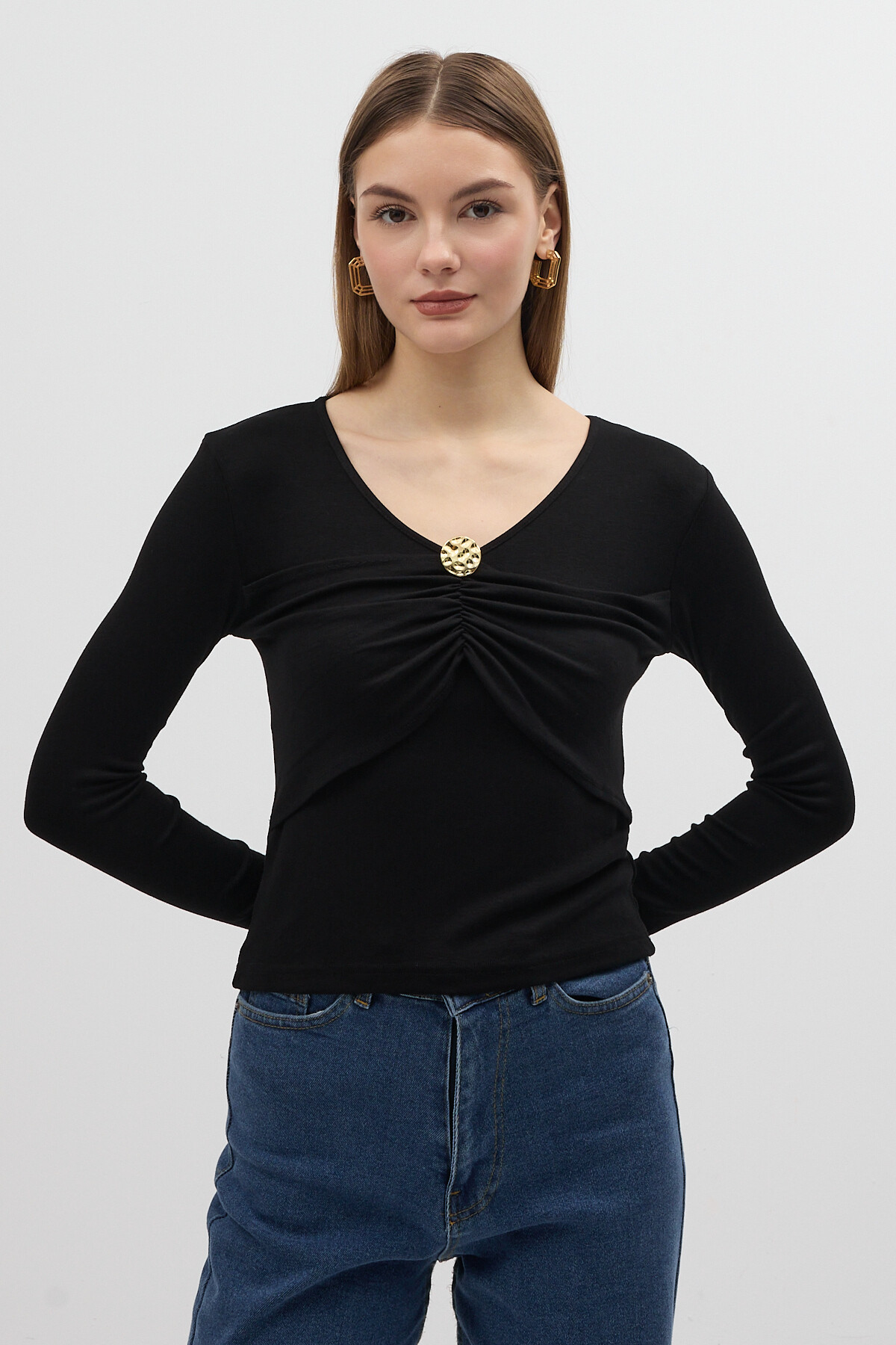 Siyah V Yaka Ön Düğme Detaylı Bluz 8226A 
