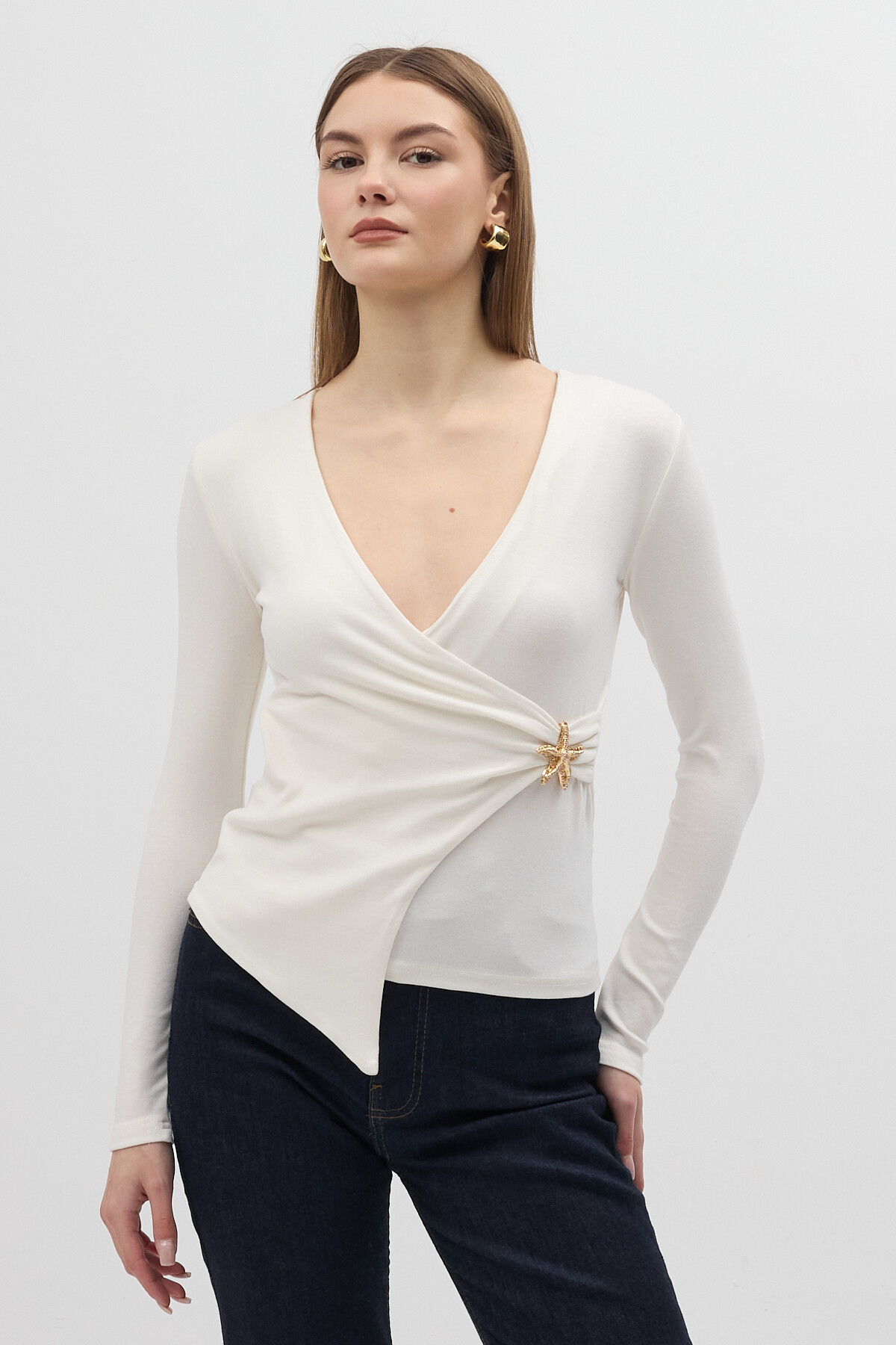 Ekru Aksesuarlı Kruvaze Yaka Uzun Kollu Bluz 8227A - 6