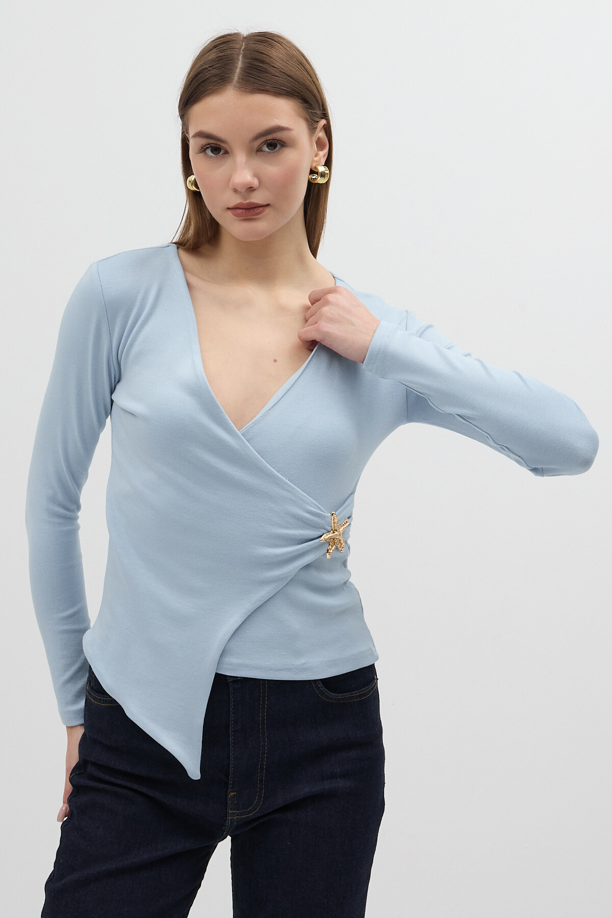 Mavi Aksesuarlı Kruvaze Yaka Uzun Kollu Bluz 8227A - 2