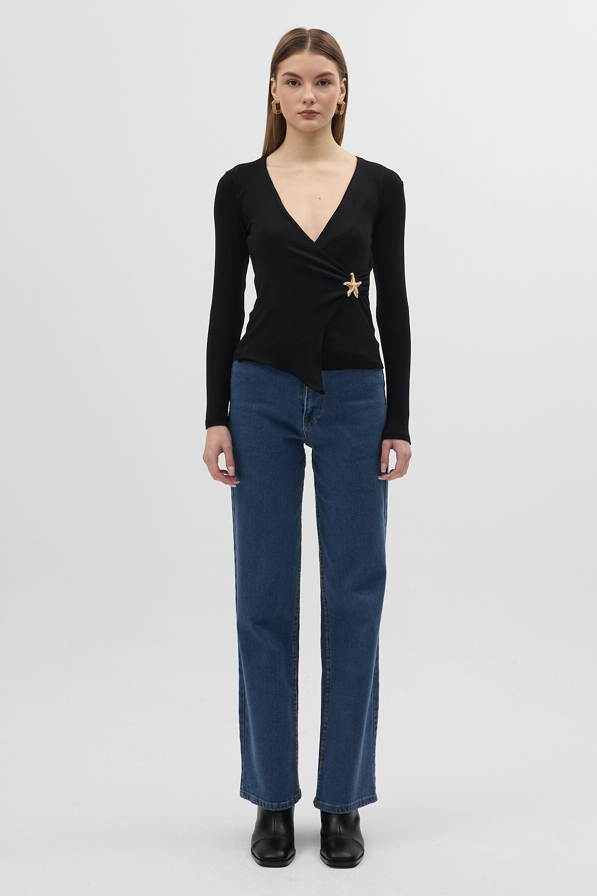 Siyah Aksesuarlı Kruvaze Yaka Uzun Kollu Bluz 8227A - 3