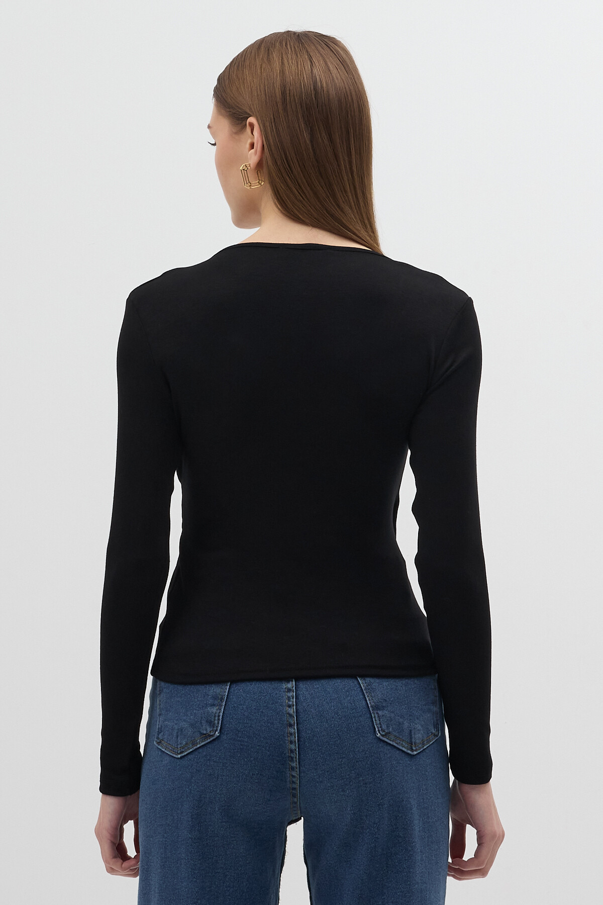 Siyah Aksesuarlı Kruvaze Yaka Uzun Kollu Bluz 8227A - 5