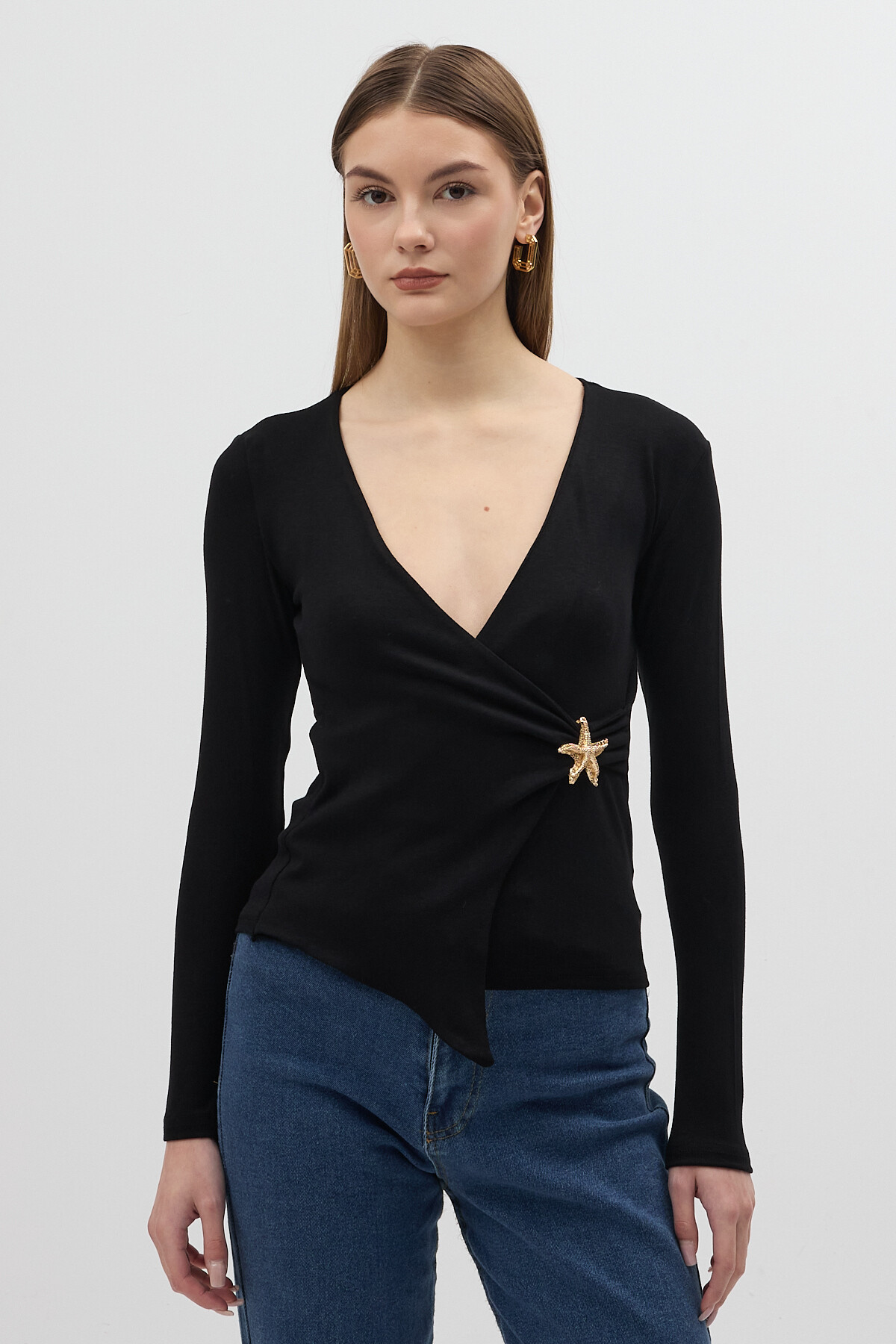 Siyah Aksesuarlı Kruvaze Yaka Uzun Kollu Bluz 8227A - 6