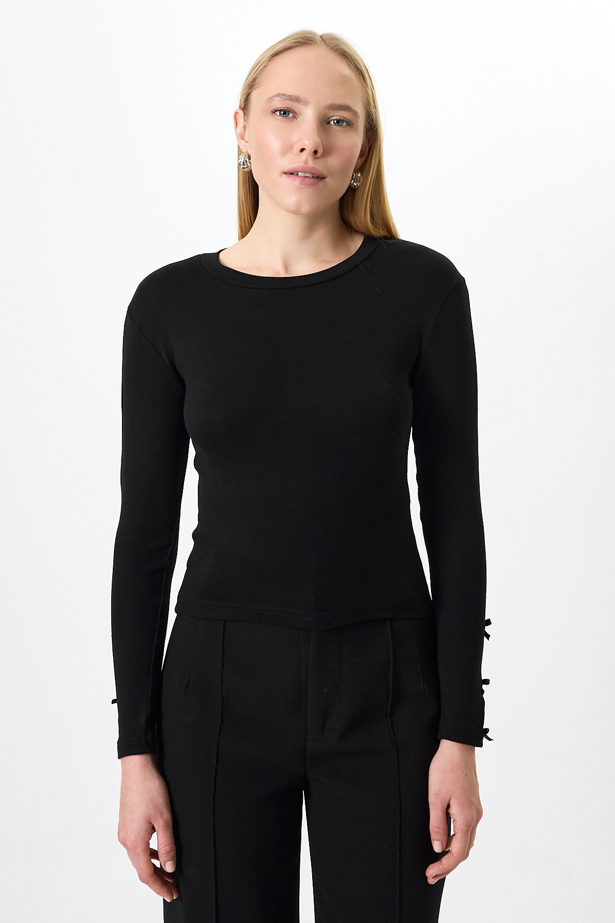 Siyah Kol Kurdele Detaylı Bluz 8232A - 2