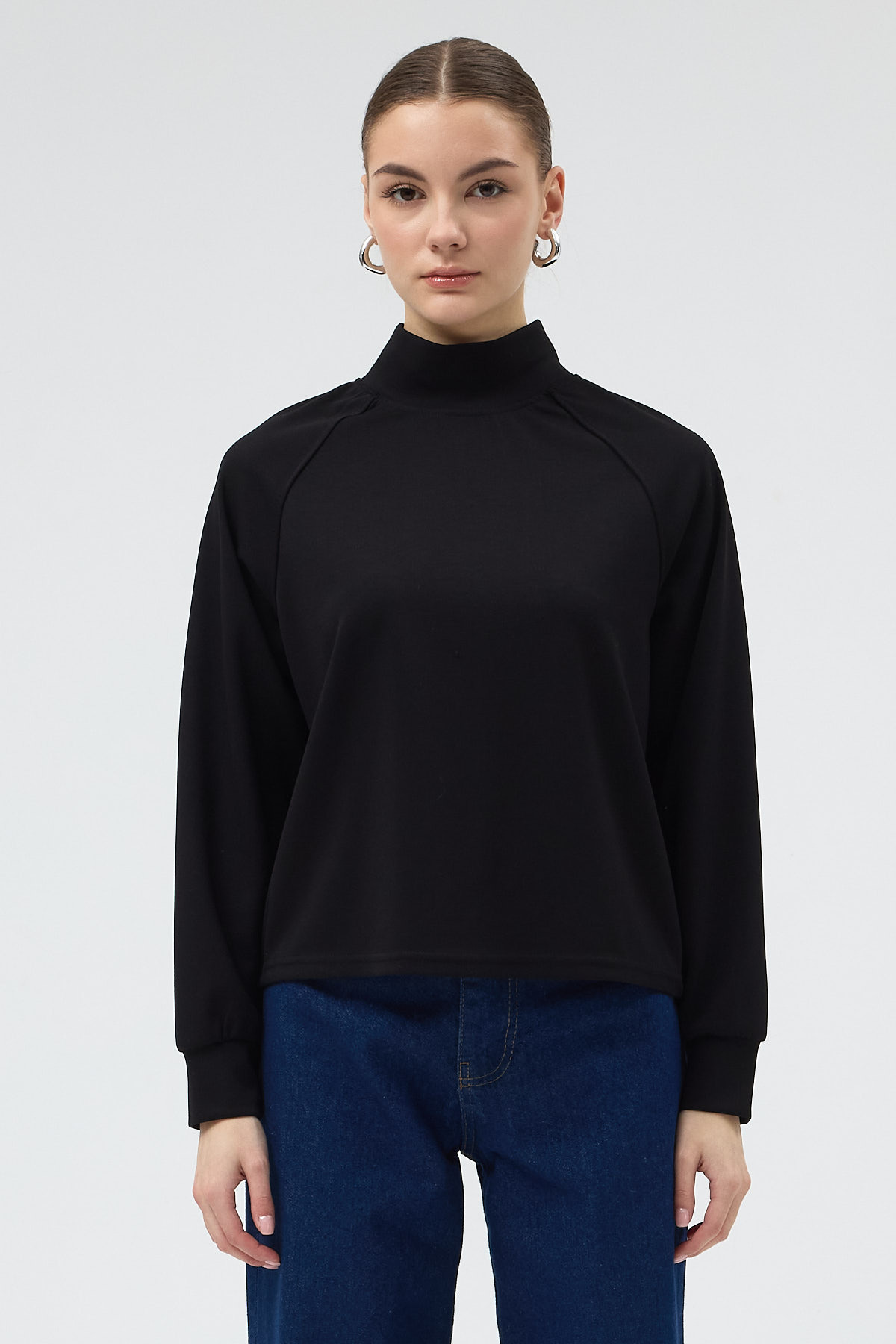 Siyah Dik Yaka Reglan Kol Kadın Sweat 8252A - RAYS (1)