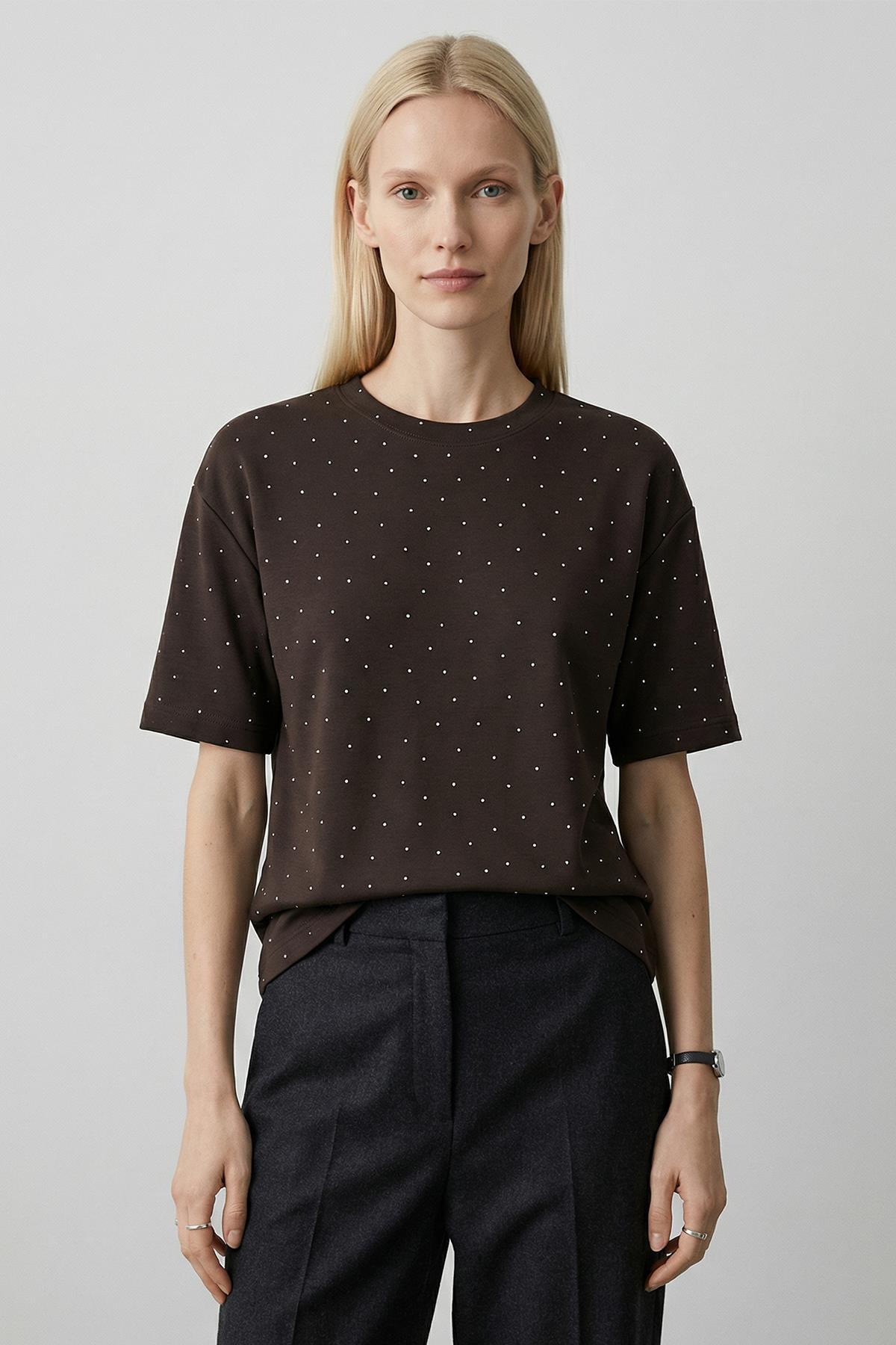 Acı Kahve Taşlı Bisiklet Yaka Tişört 8255 