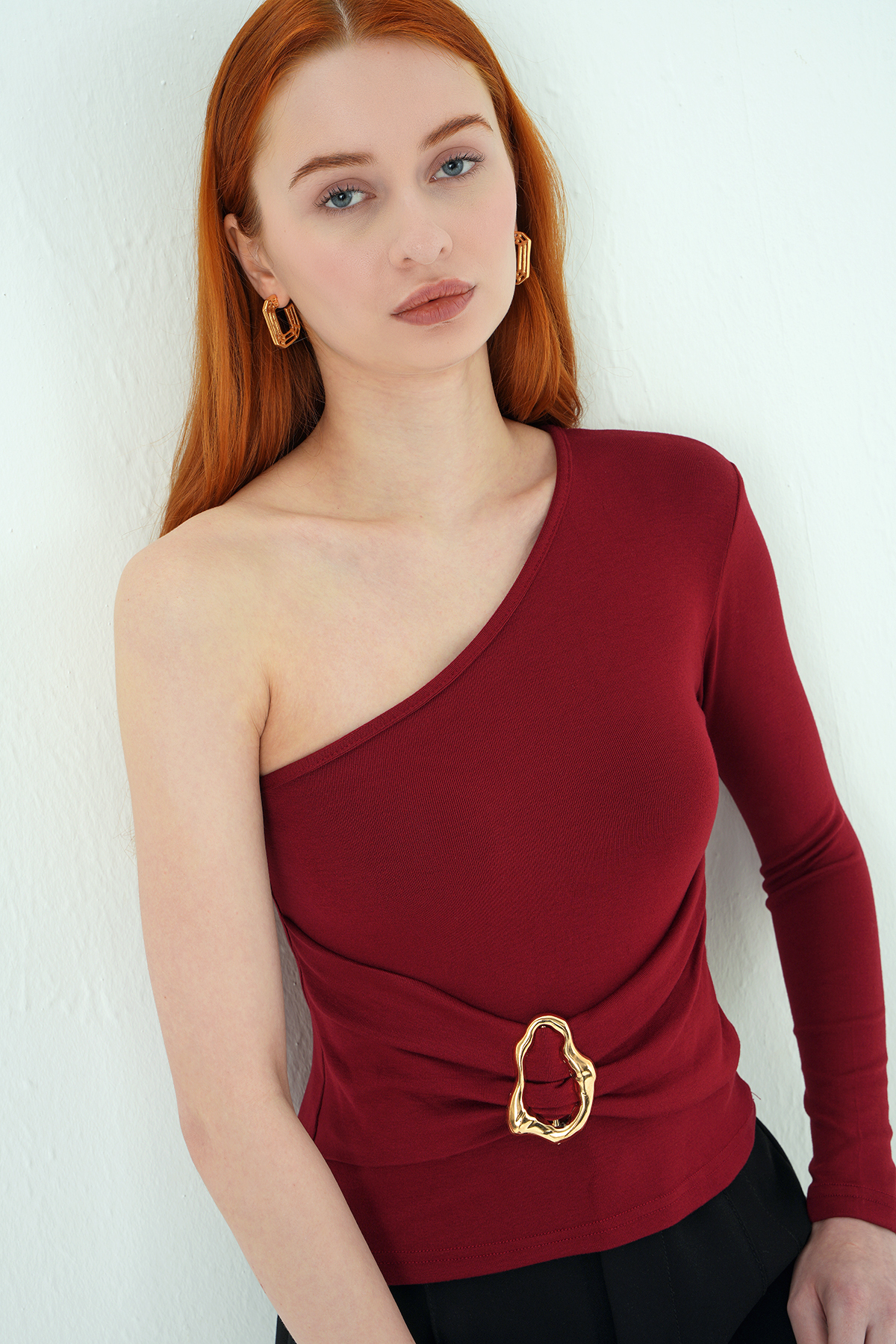 8261A Tek Kol Tokalı Bluz Bordo 