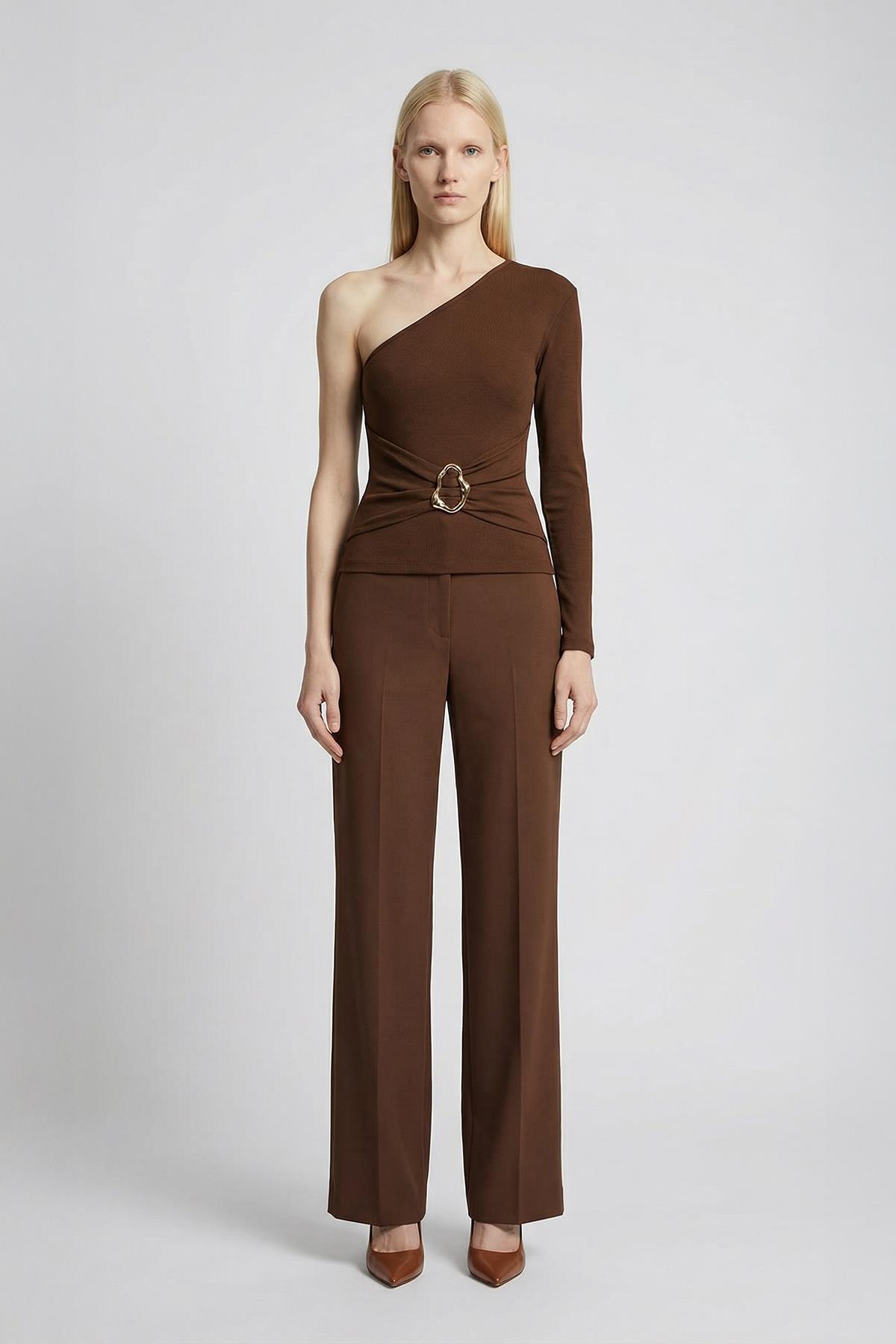 8261A Tek Kol Tokalı Bluz Kahve - RAYS