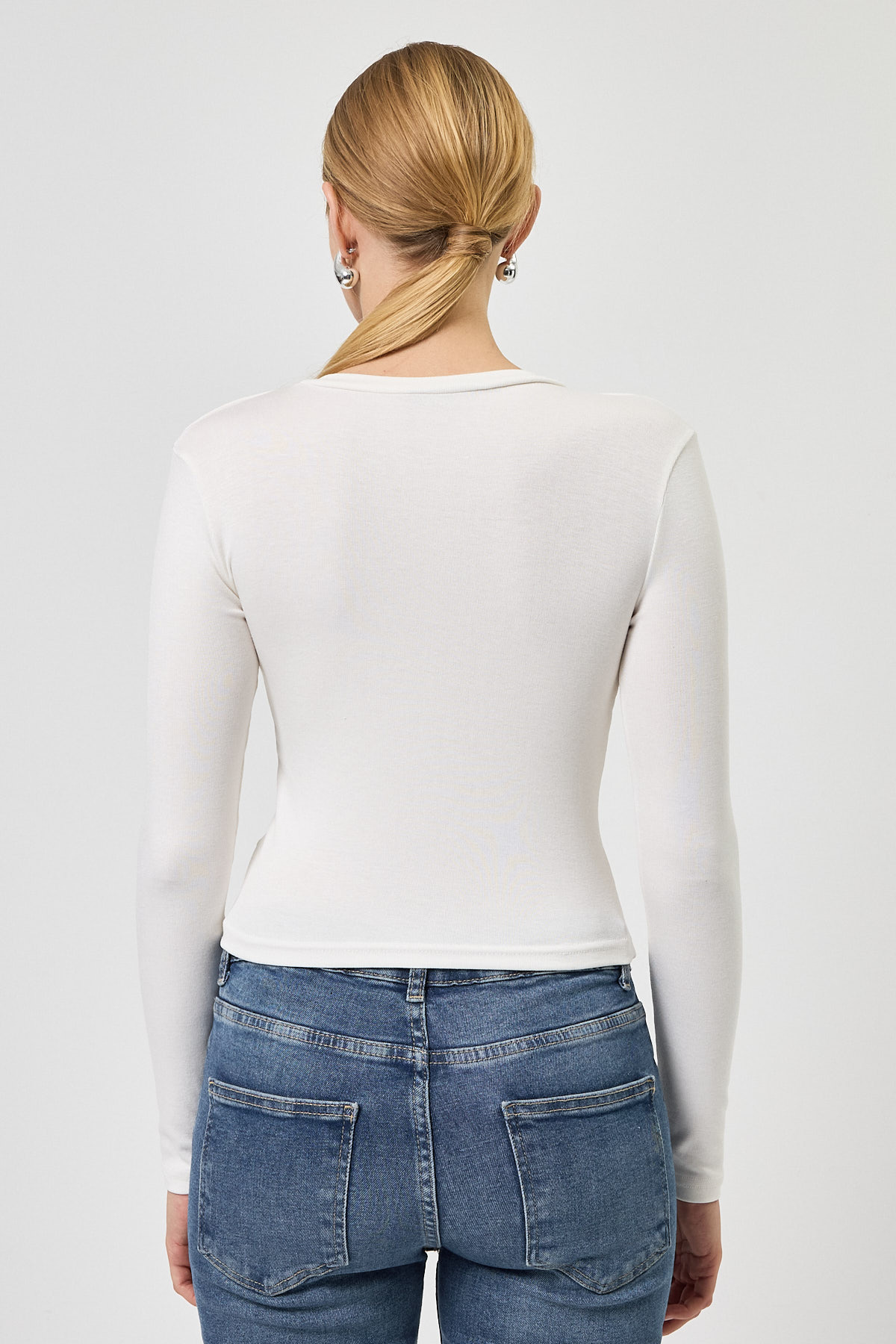 Ekru Bisiklet Yaka Kurdele Aplike Detaylı Kadın Crop Body 8264A - 5