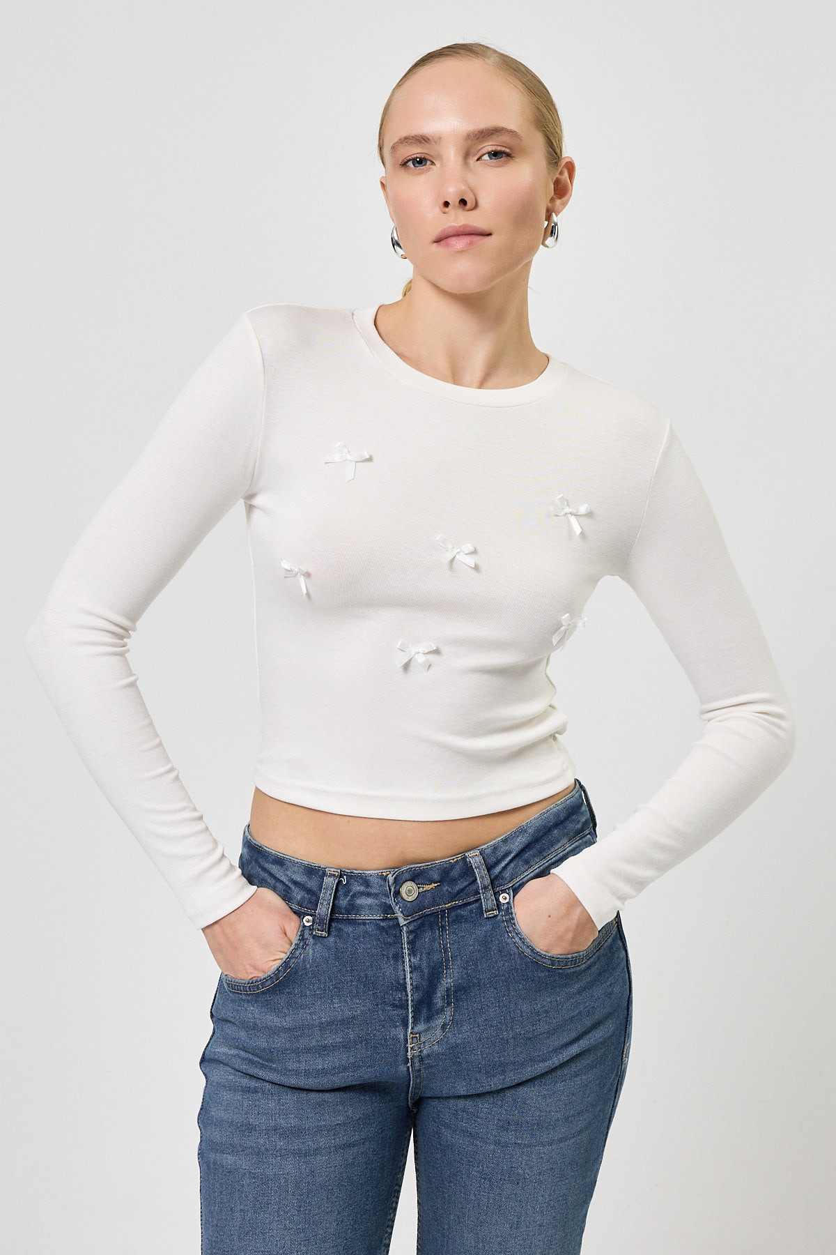 Ekru Bisiklet Yaka Kurdele Aplike Detaylı Kadın Crop Body 8264A - 6