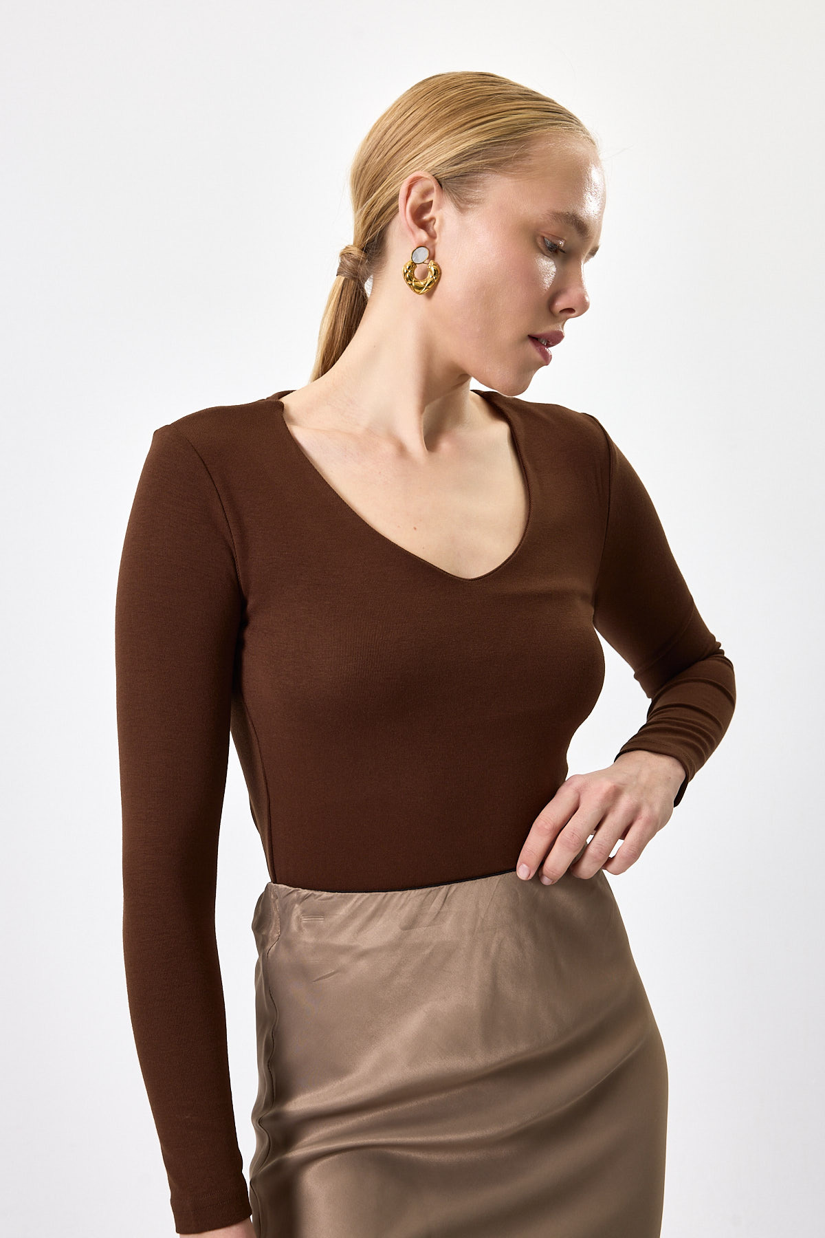 Kahverengi Fitilli V Yaka Uzun Kollu Kadın Body 8266A - 6
