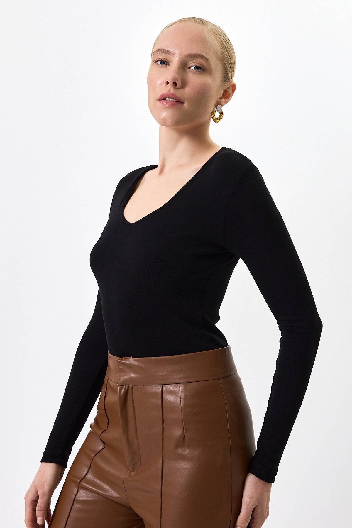 Siyah Fitilli V Yaka Uzun Kollu Kadın Body 8266A - 1