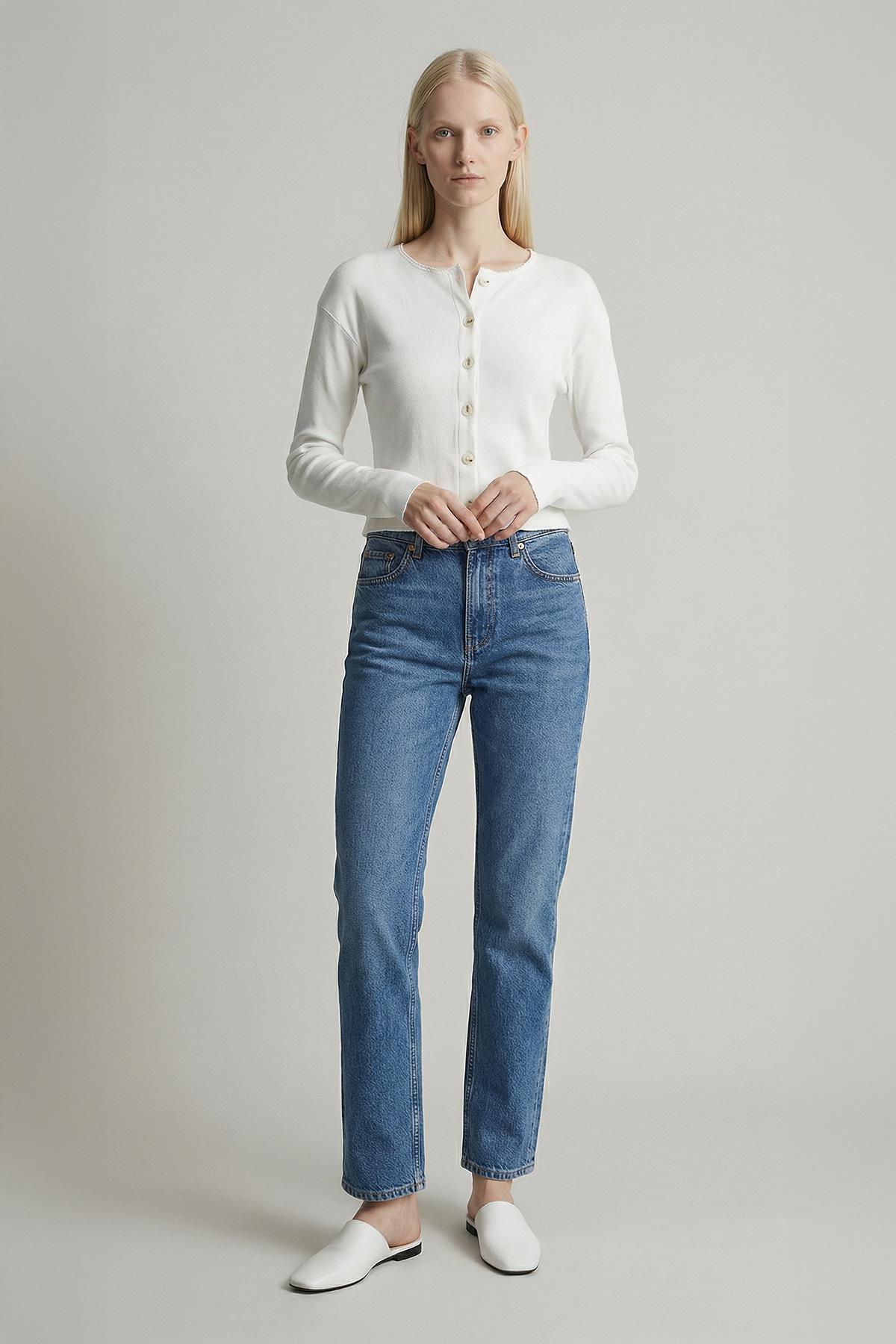 8273A Düğmeli Bisiklet Yaka Bluz Ekru - 1