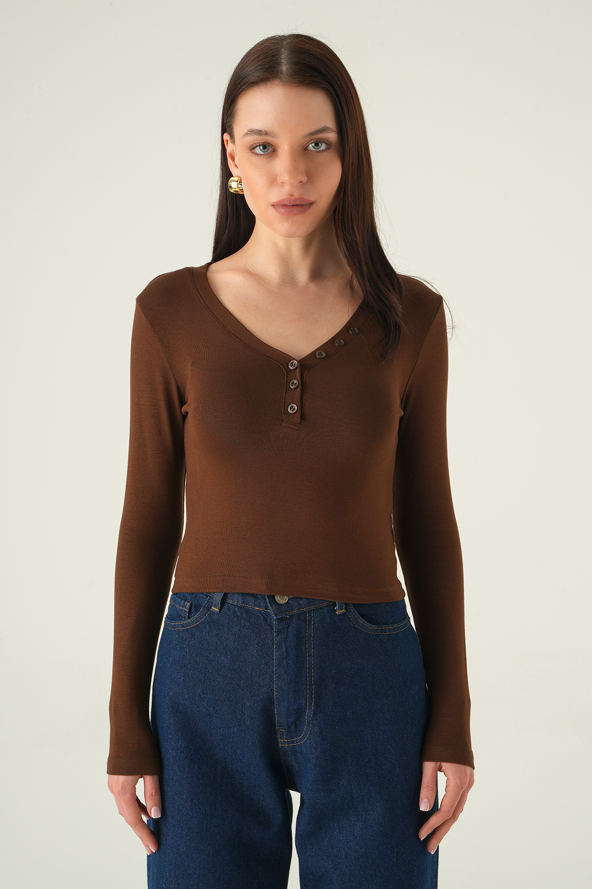 Kahve V Yaka Düğmeli Badi 8299A - 2