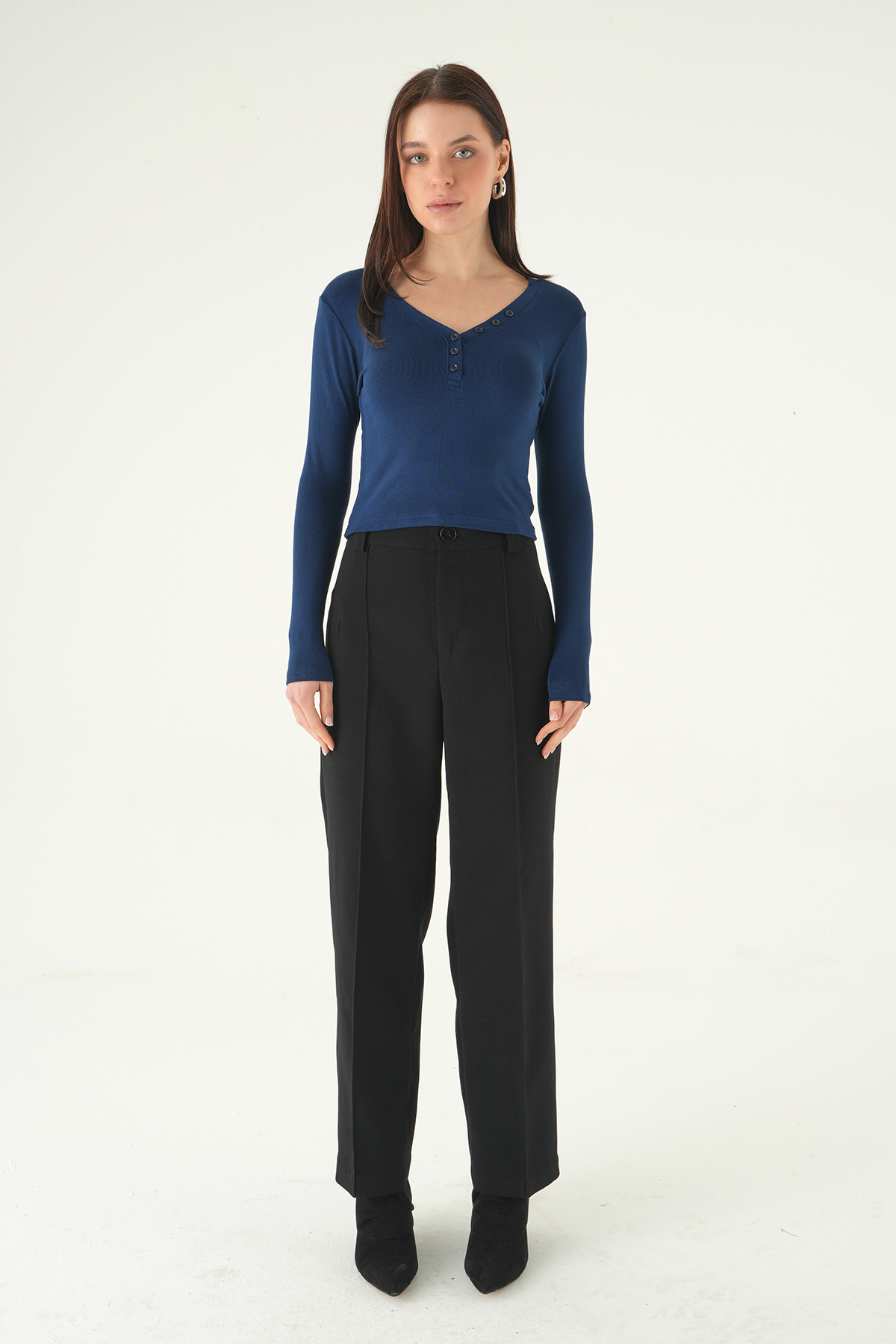 Laci V Yaka Düğmeli Badi 8299A - 3