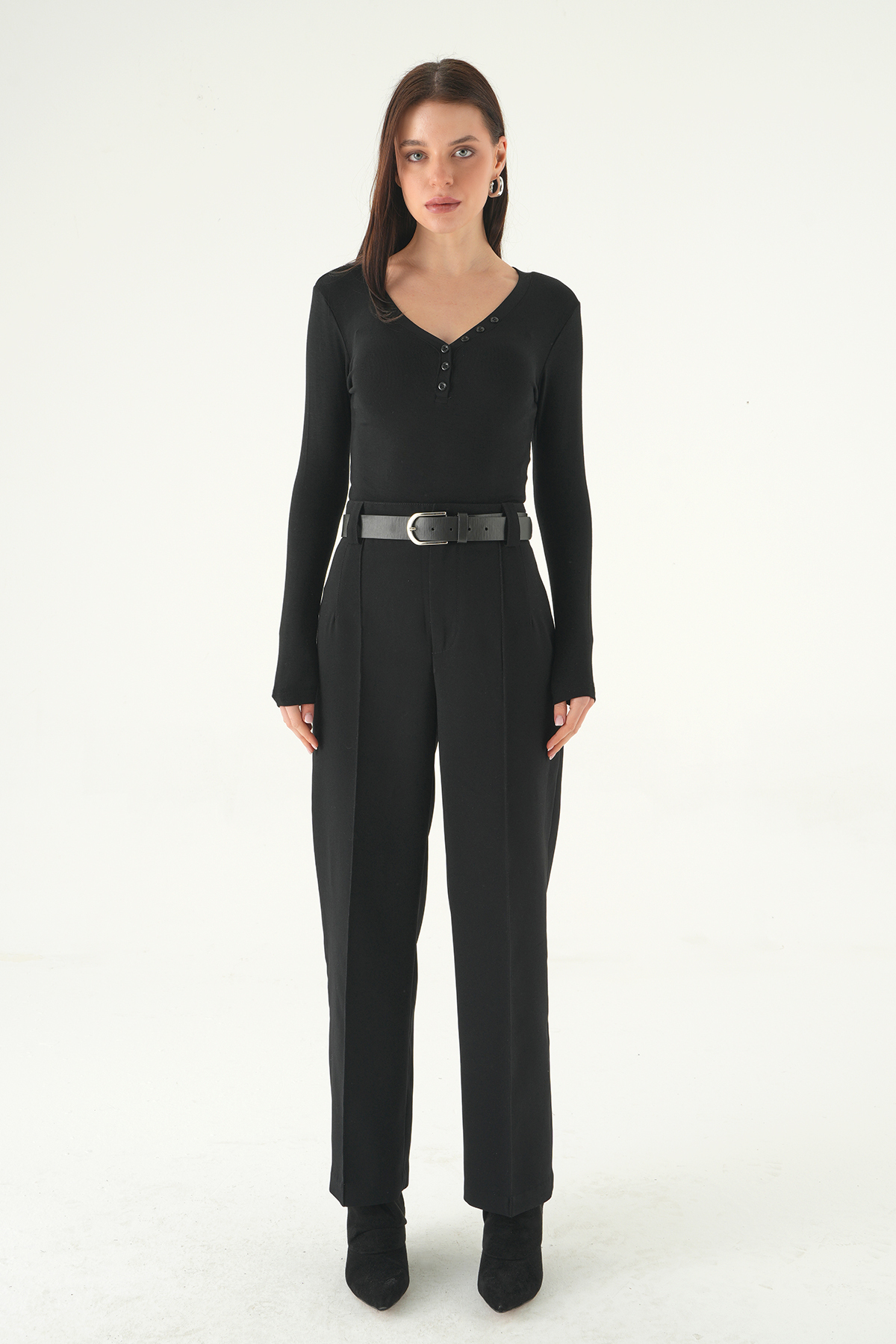 Siyah V Yaka Düğmeli Badi 8299A - 3