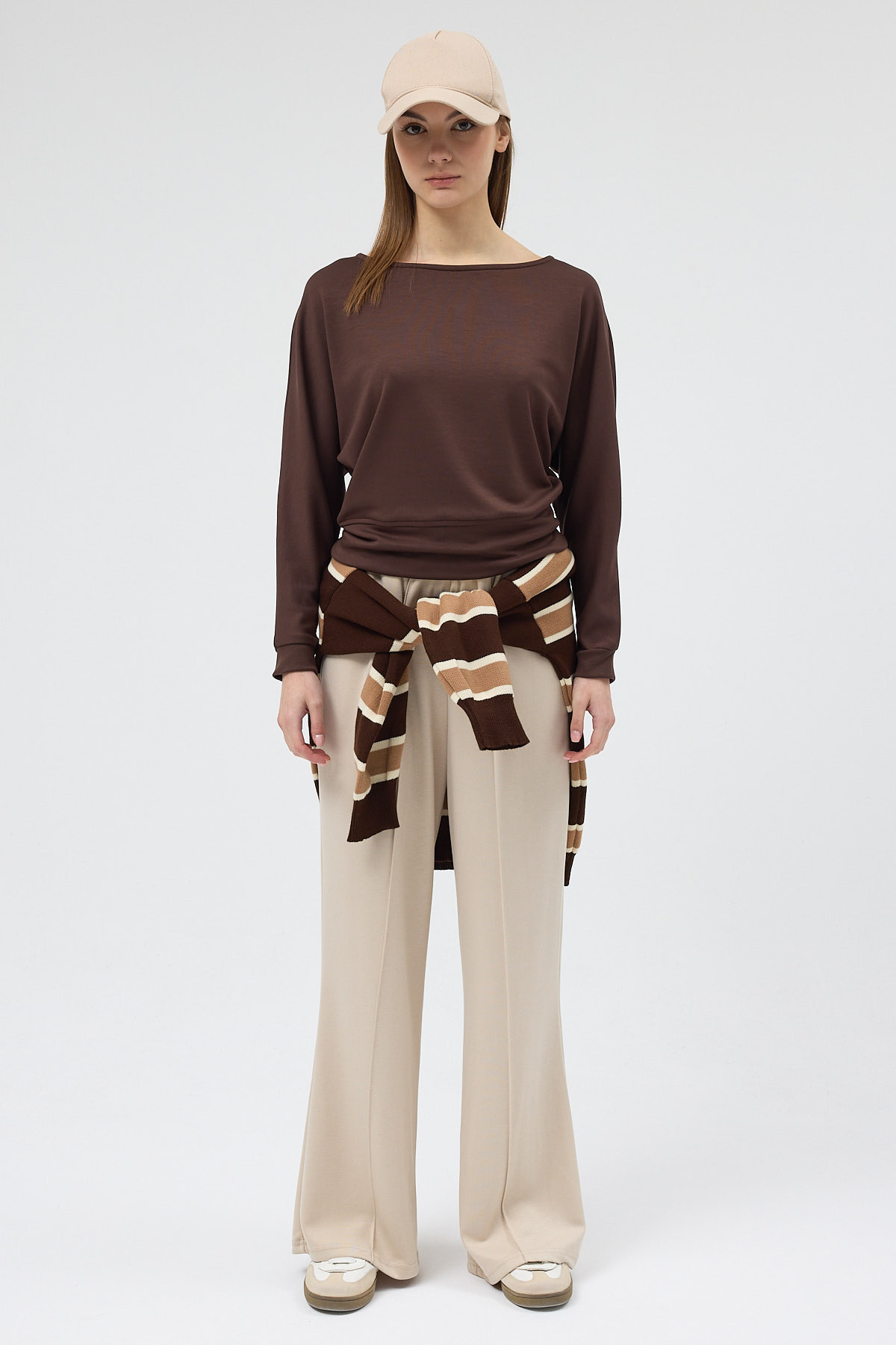 Kahverengi Kayık Yaka Yarasa Kol Büzgülü Bluz 8316A - 3