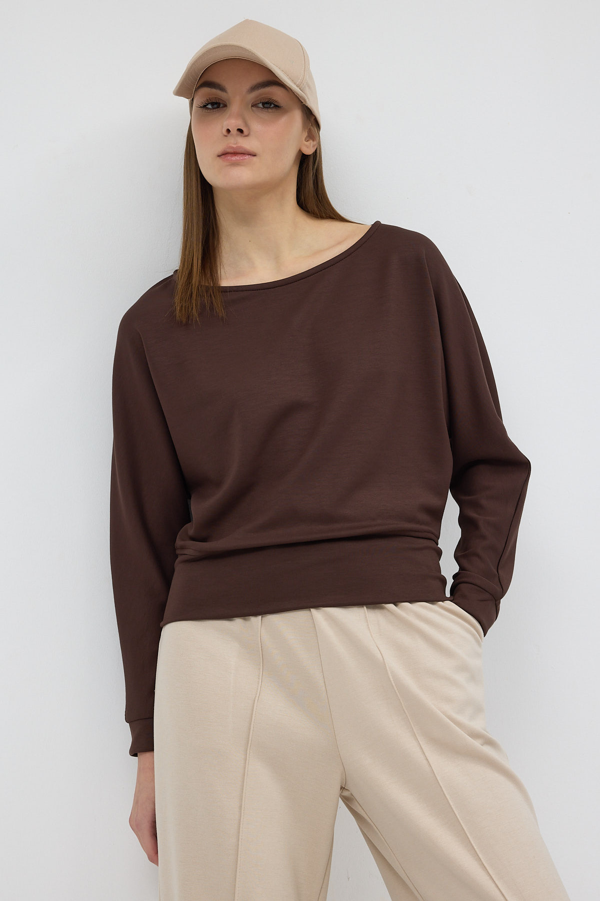 Kahverengi Kayık Yaka Yarasa Kol Büzgülü Bluz 8316A 