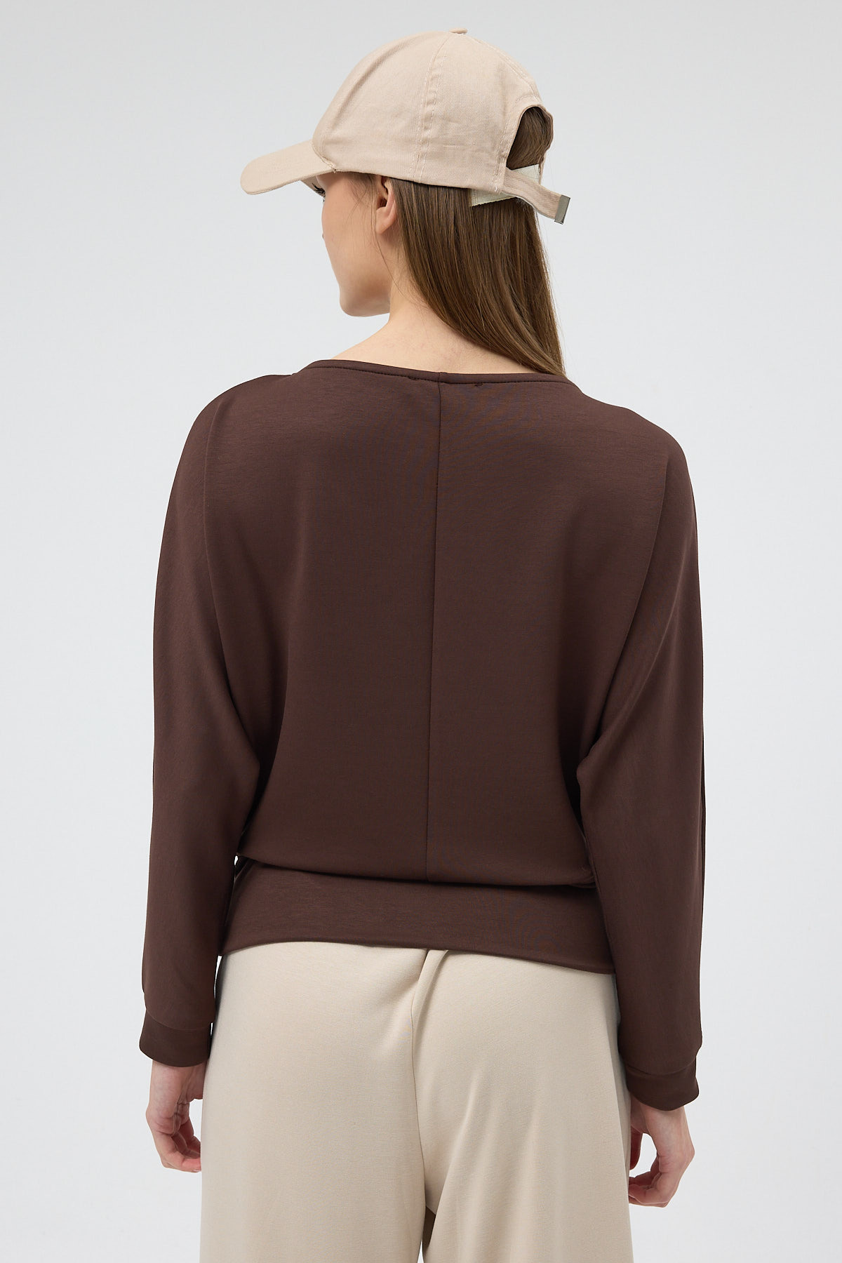 Kahverengi Kayık Yaka Yarasa Kol Büzgülü Bluz 8316A - 5