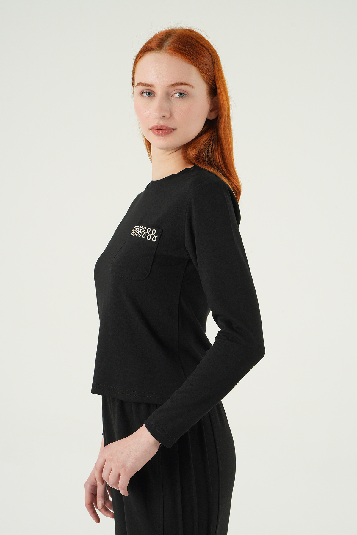 Siyah Bisiklet Yaka Cep Nakışlı Badi 8344A - 2