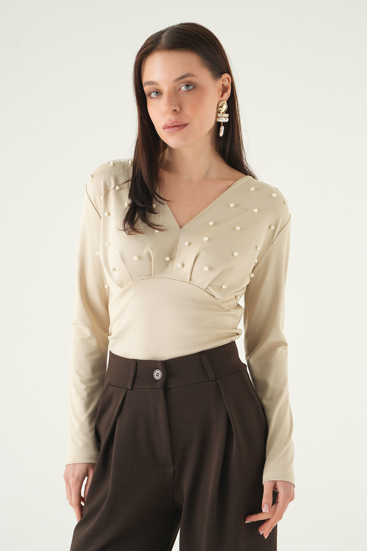 8391A V Yaka Ön İncili Bluz Bej - RAYS (1)