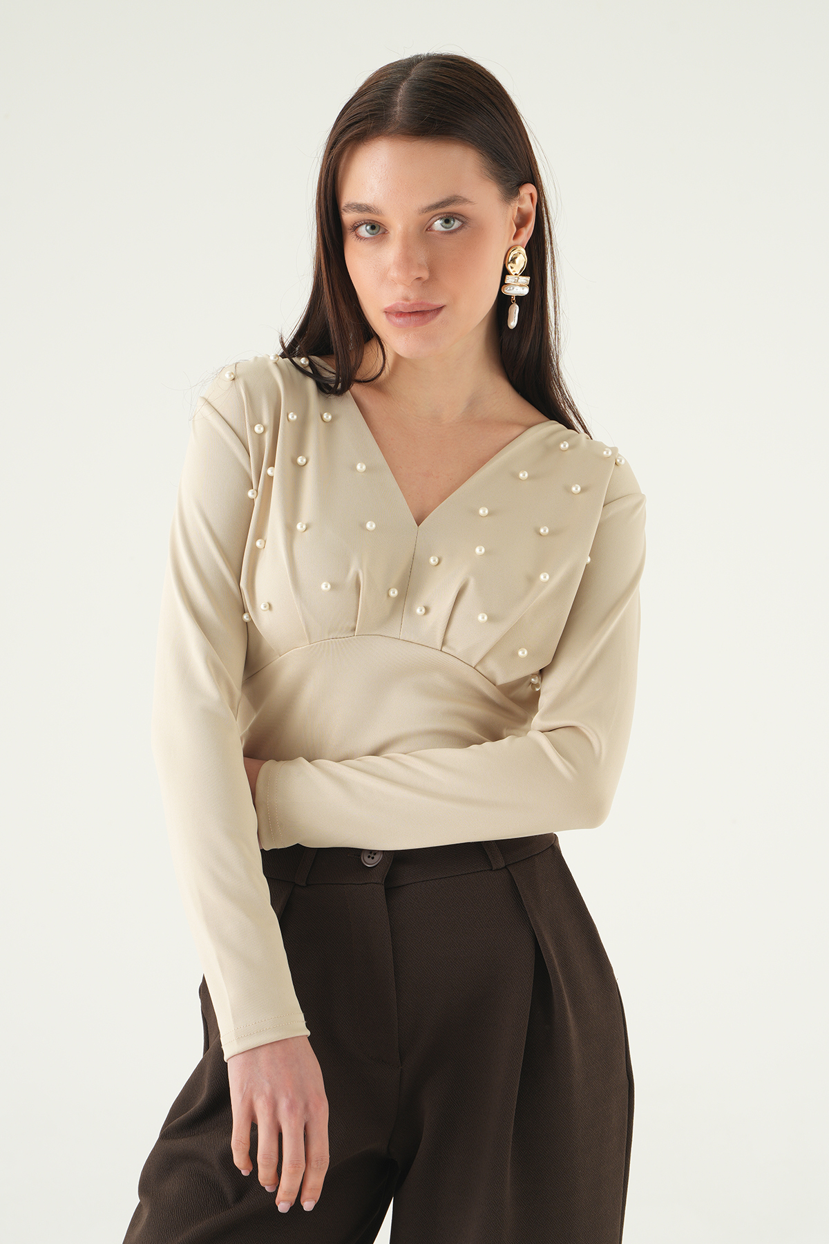 Bej V Yaka Ön İncili Bluz 8391A 