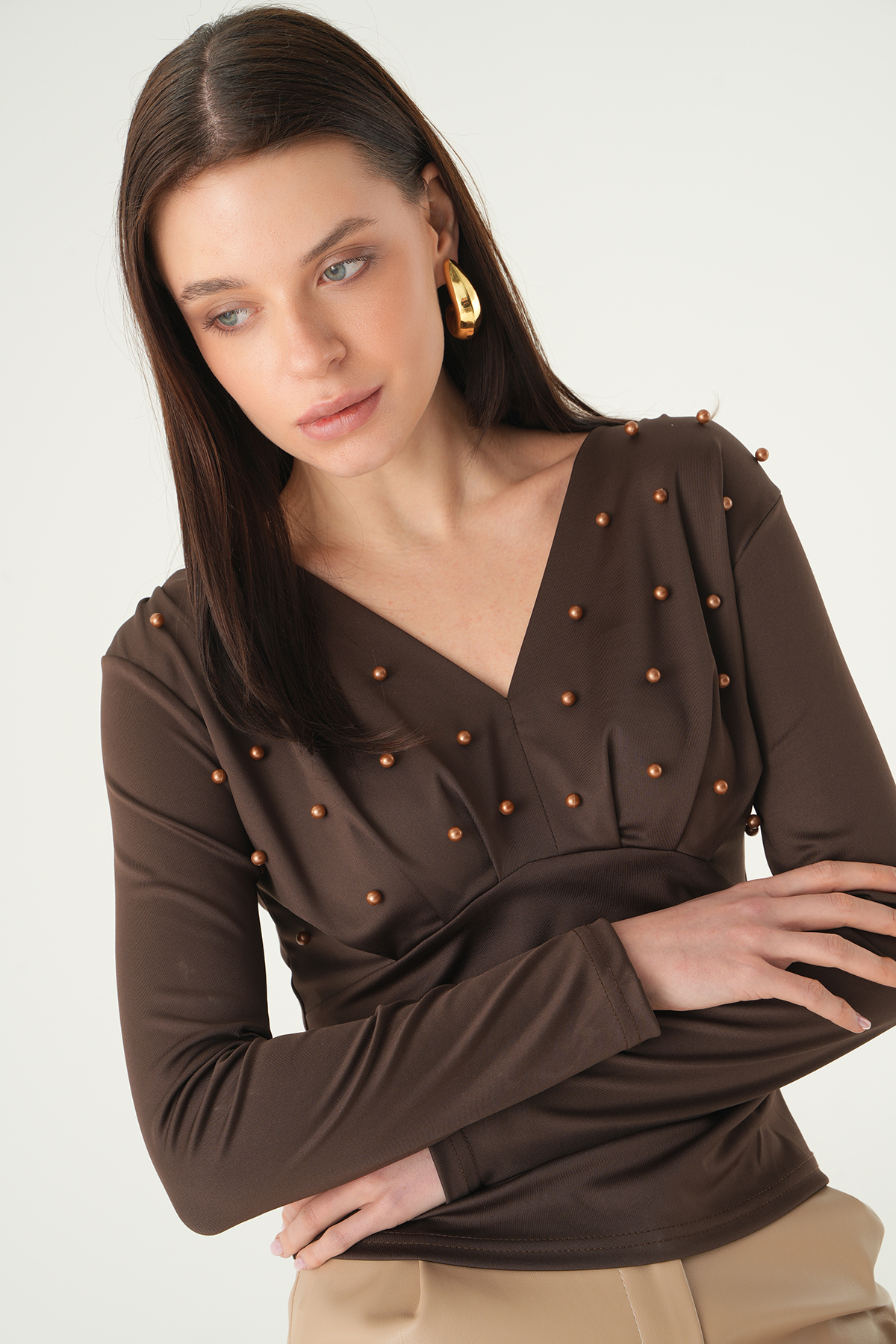 Kahve V Yaka Ön İncili Bluz 8391A - 1