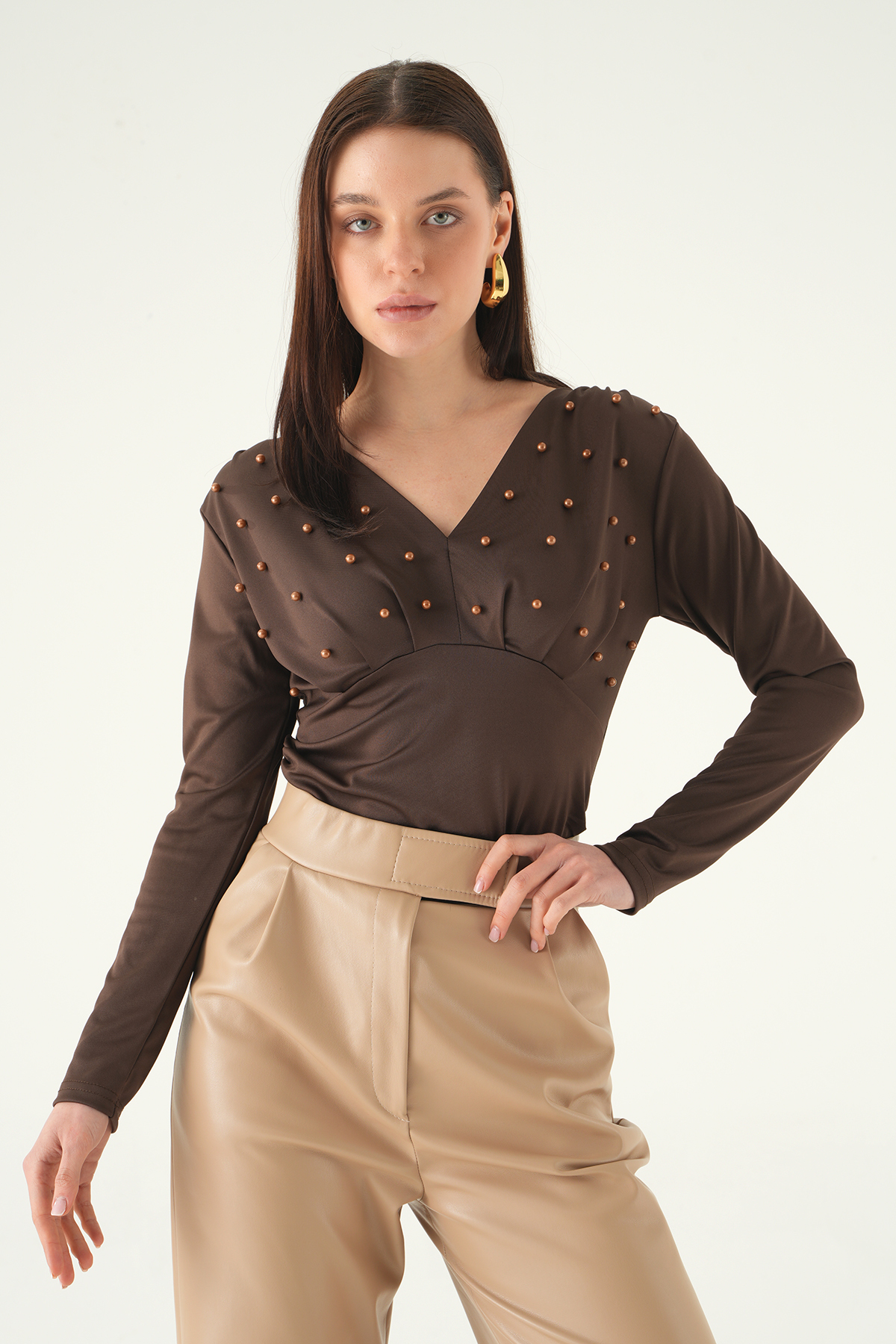 Kahve V Yaka Ön İncili Bluz 8391A - 2