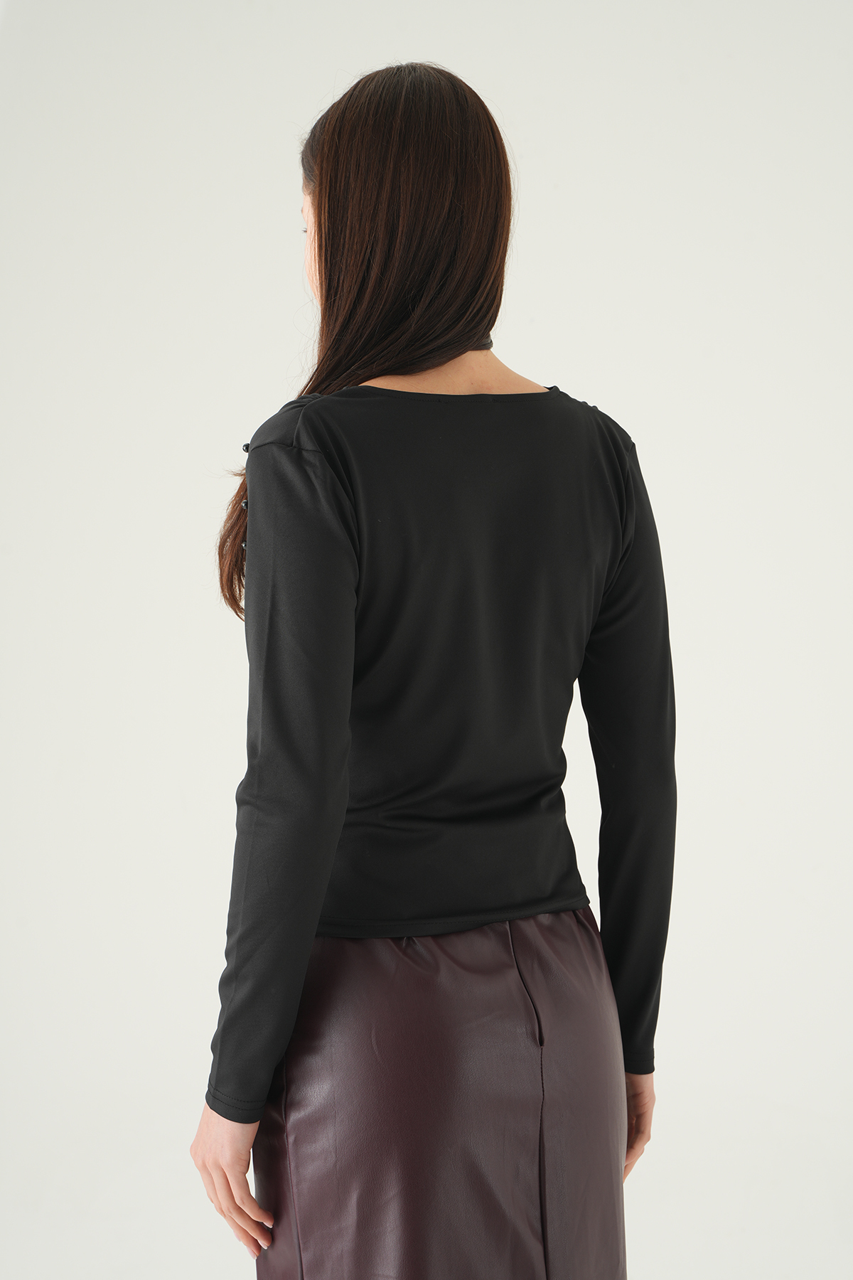 Siyah V Yaka Ön İncili Bluz 8391A - 5