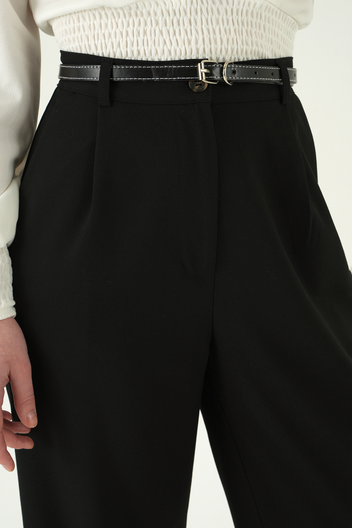 Siyah Ön Pileli Kemerli Pantolon 8399A - 4