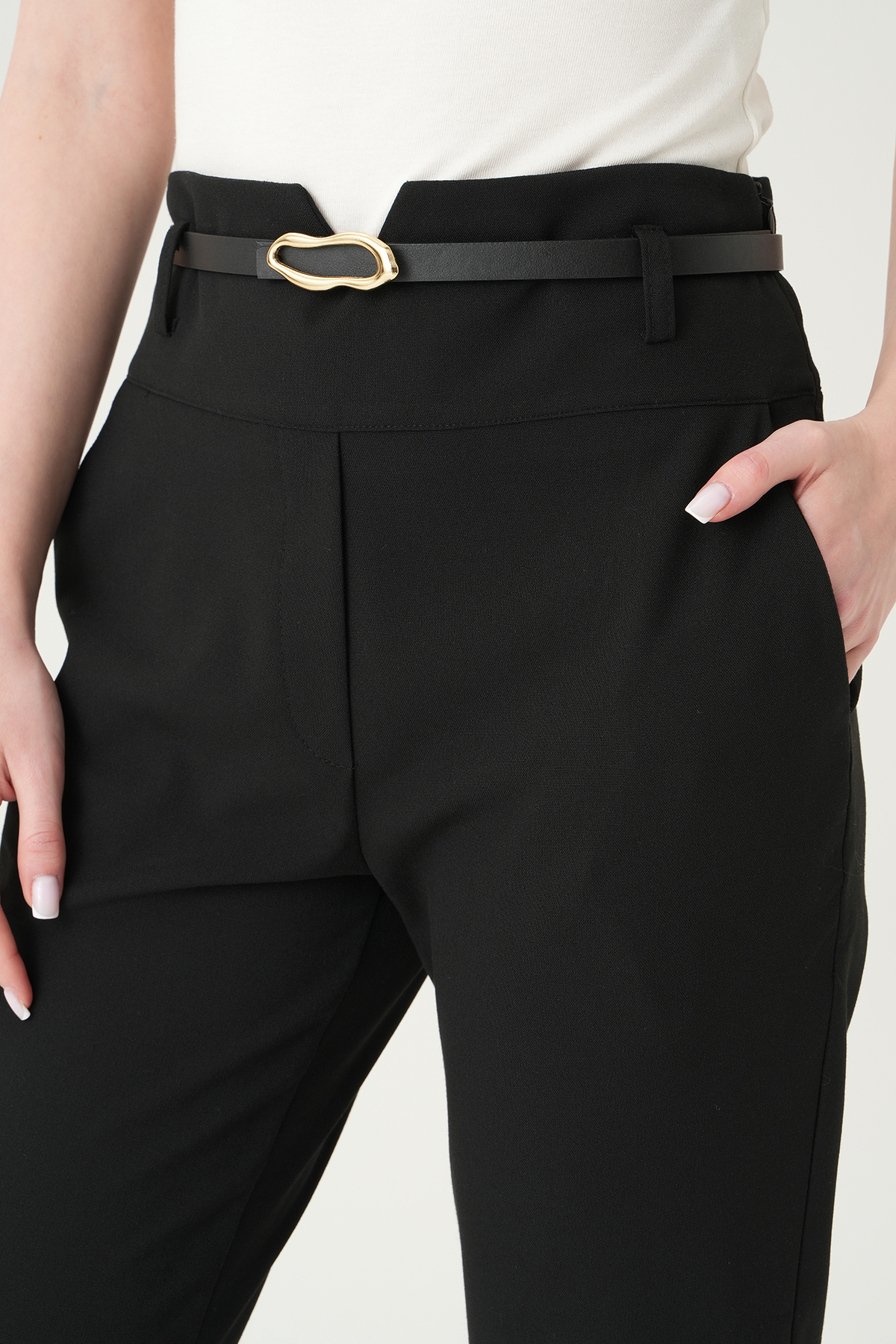 Siyah Bel V Kesim Kemerli Pantolon 8404A - 4