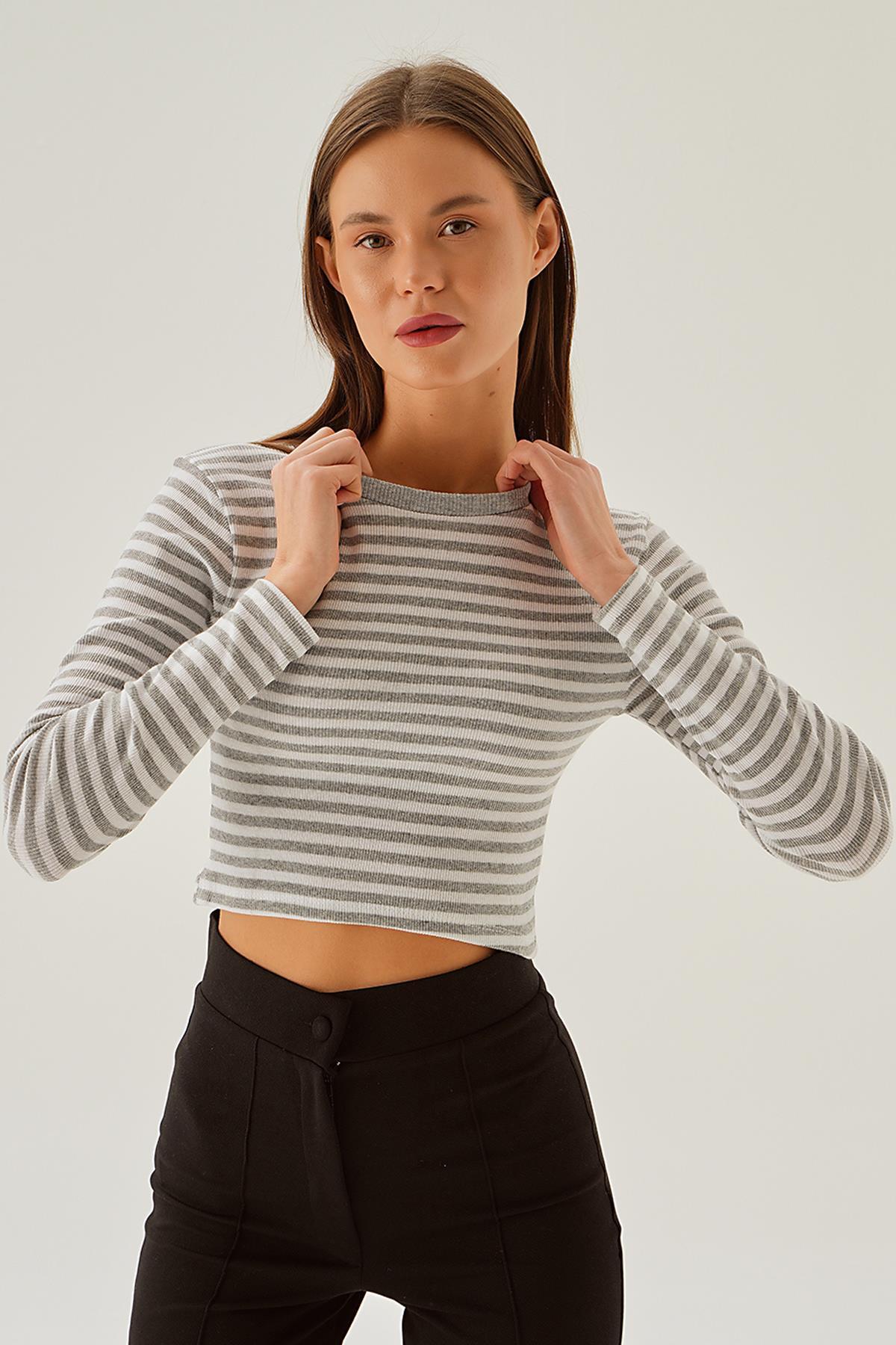 Gri Çizgili Bisiklet Yaka Bluz 842 - 1