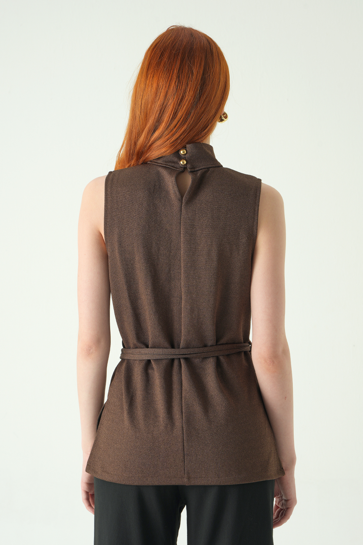 8434A Sıfır Kol Kemerli Bluz Kahve - 5