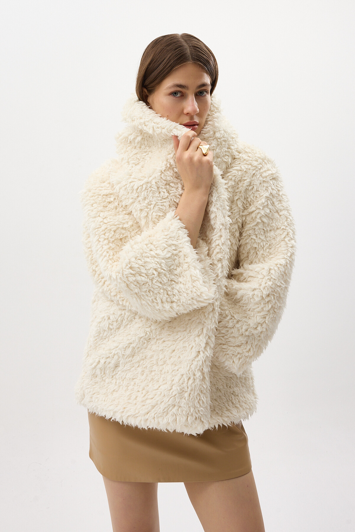 Ekru Çıt Çıtlı Peluş Kadın Kaban 8471 
