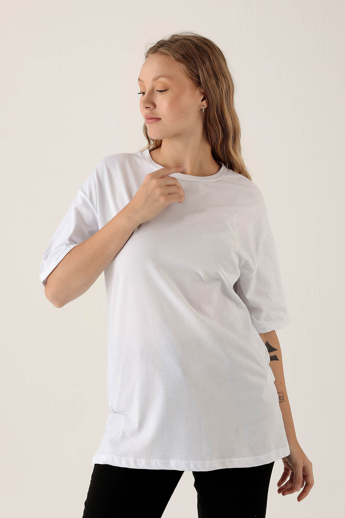 Beyaz Bisiklet Yaka Oversize Tişört 9001M - 2