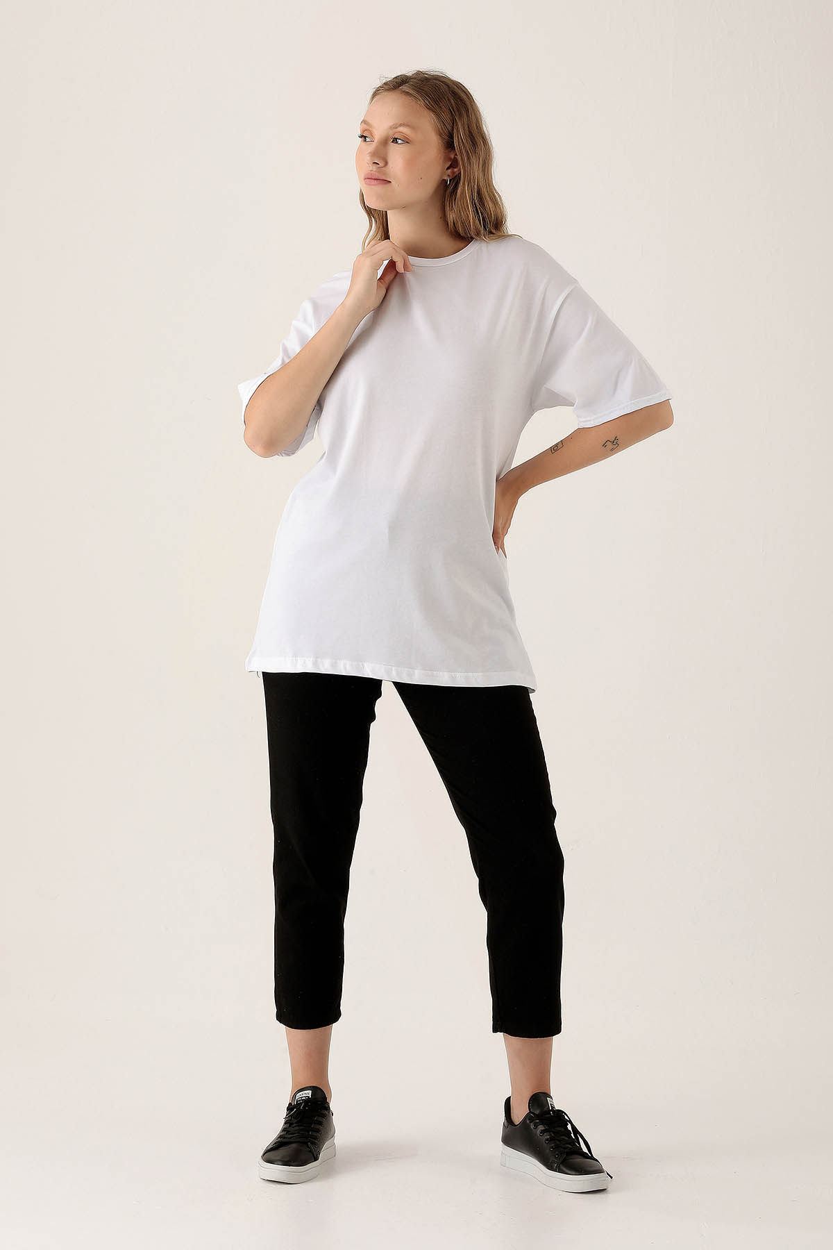 Beyaz Bisiklet Yaka Oversize Tişört 9001M - 4