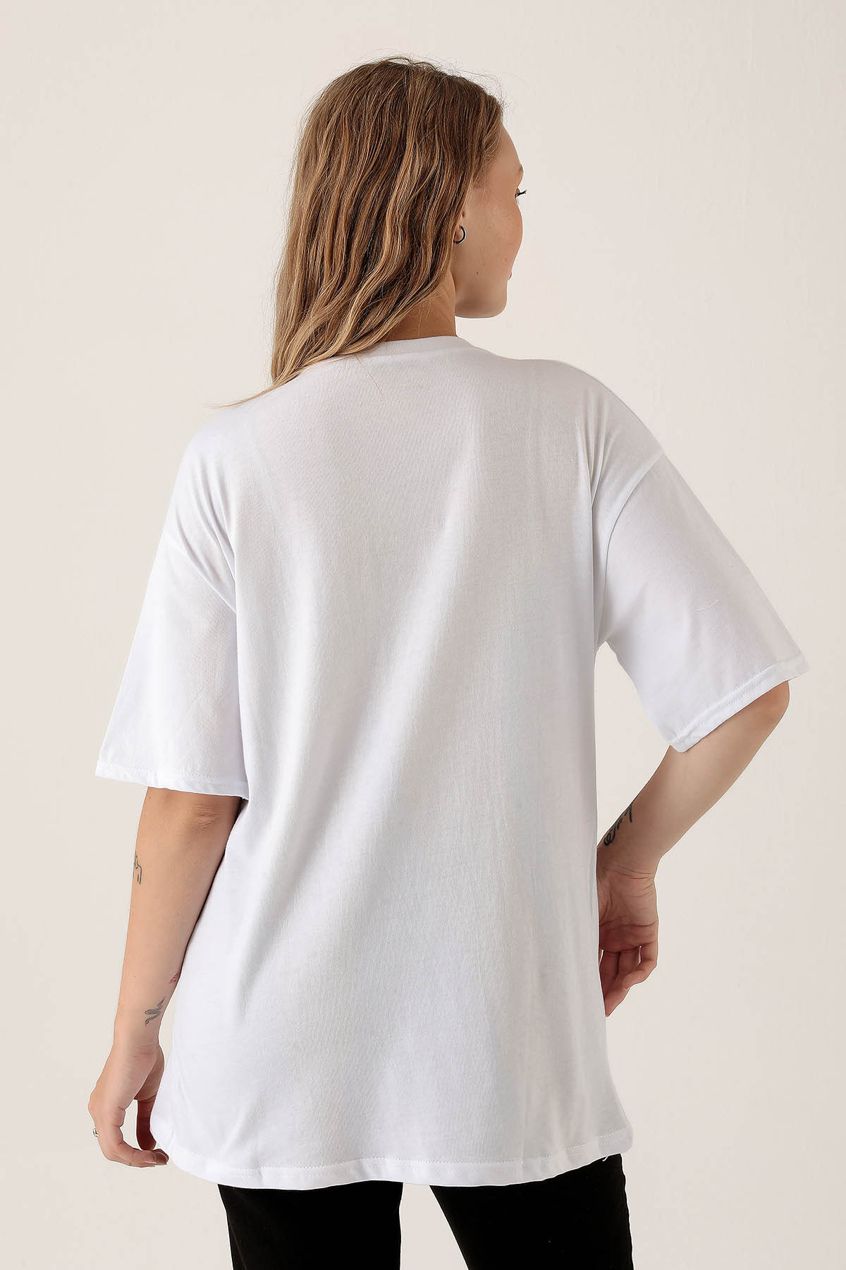 Beyaz Bisiklet Yaka Oversize Tişört 9001M - 5