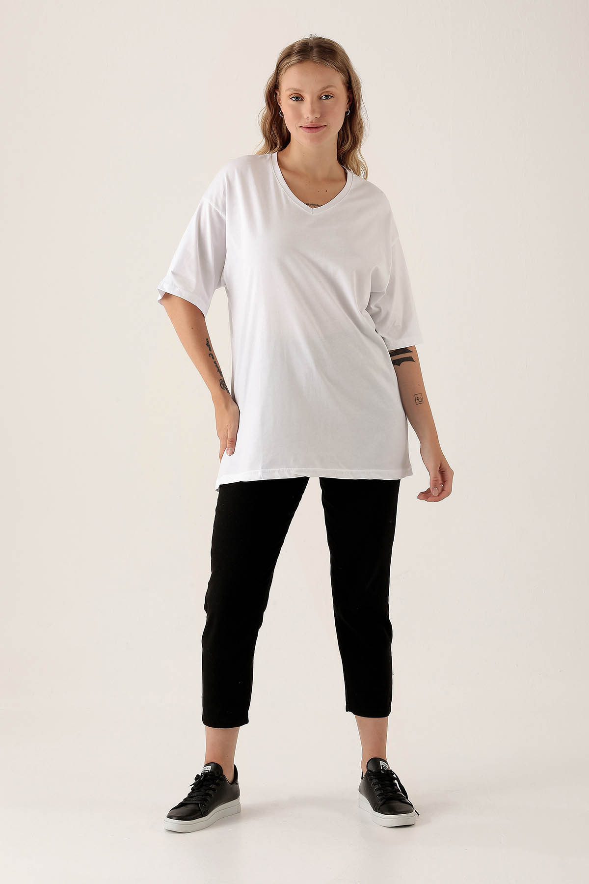 Beyaz V Yaka Oversize Tişört 9002M - 3