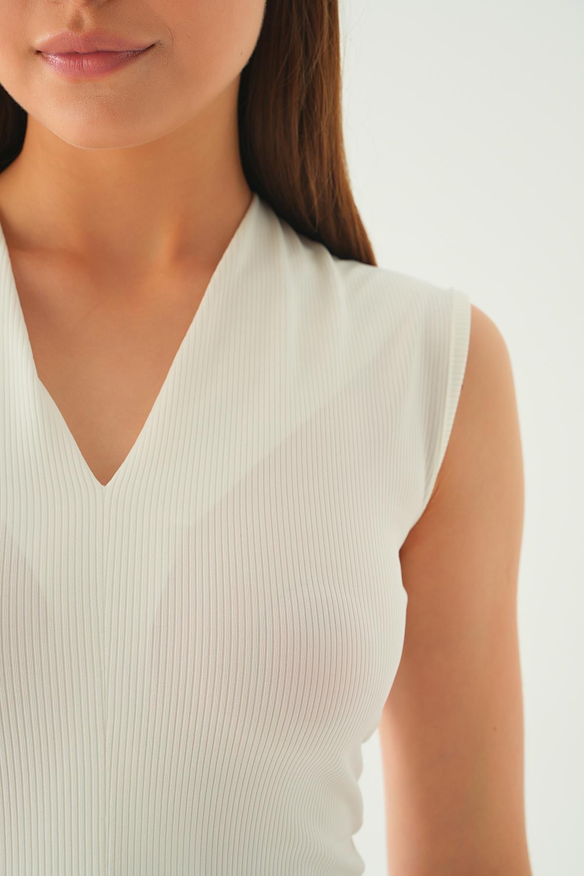 Beyaz V Yaka Sıfır Kol Bluz 9030M - 5