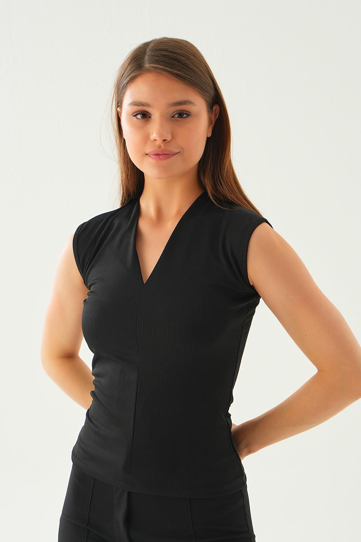 Siyah V Yaka Sıfır Kol Bluz 9030M 