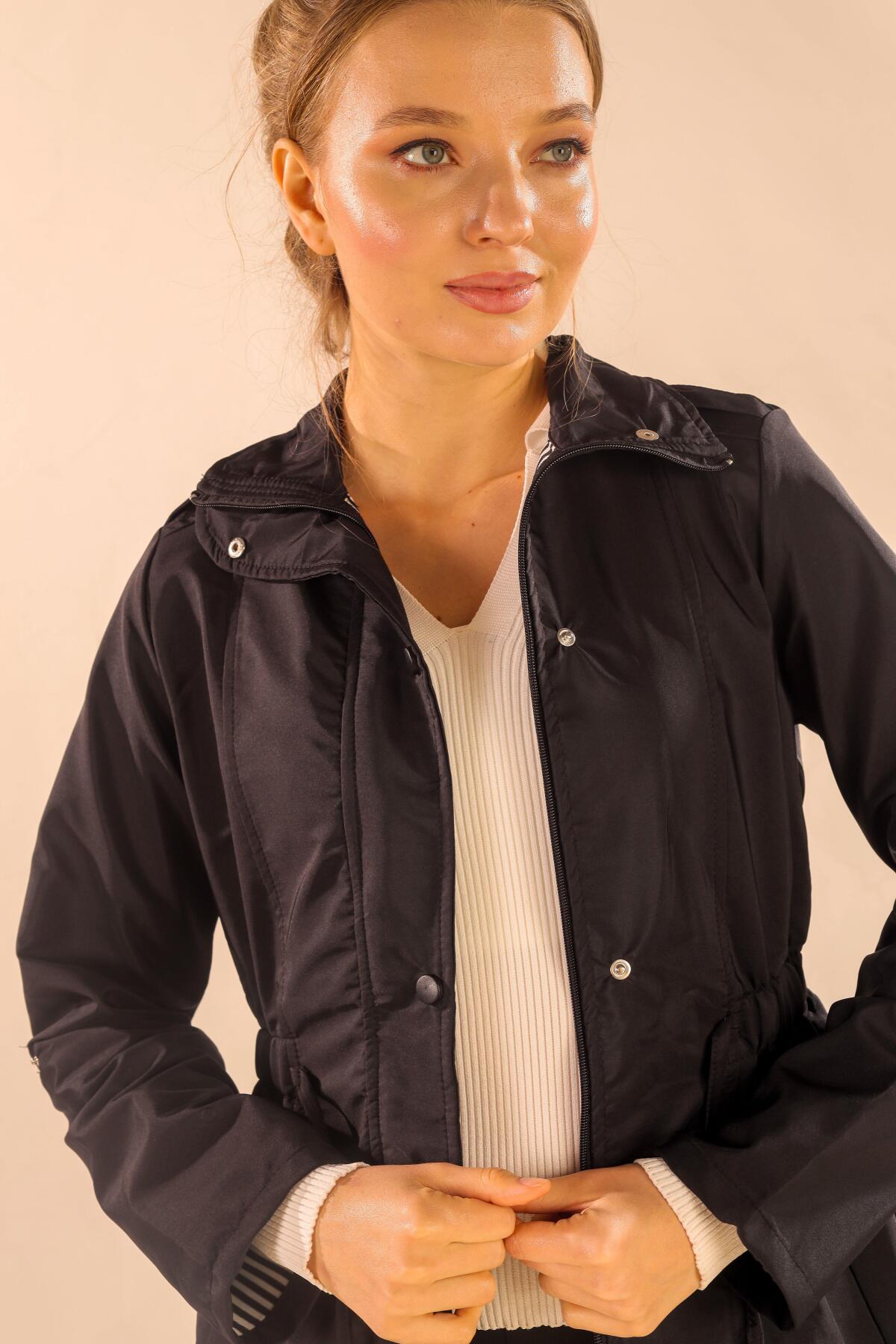 Siyah Bel Büzgülü Kol Katlama Trençkot 9168 - 3