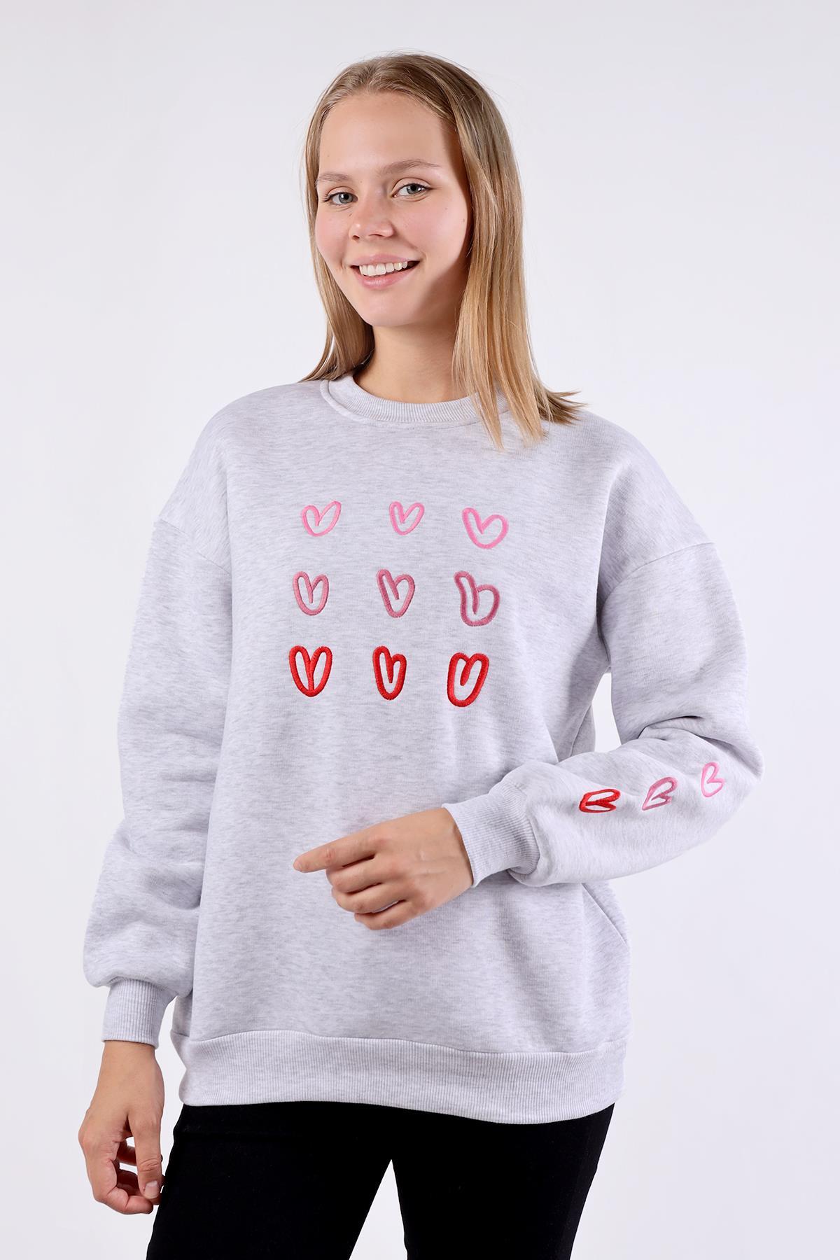 Gri Bisiklet Yaka Kalp Nakışlı Sweat 9175M - 2