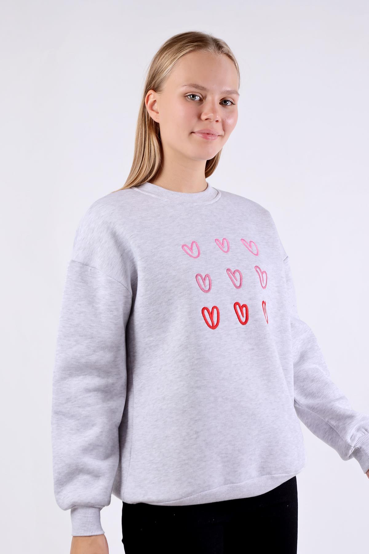 Gri Bisiklet Yaka Kalp Nakışlı Sweat 9175M - 3