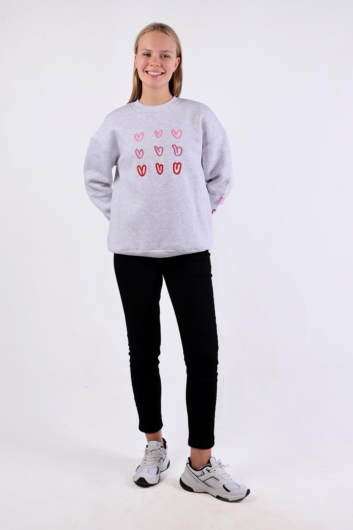 9175M Bisiklet Yaka Kalp Nakışlı Sweat Gri - 7