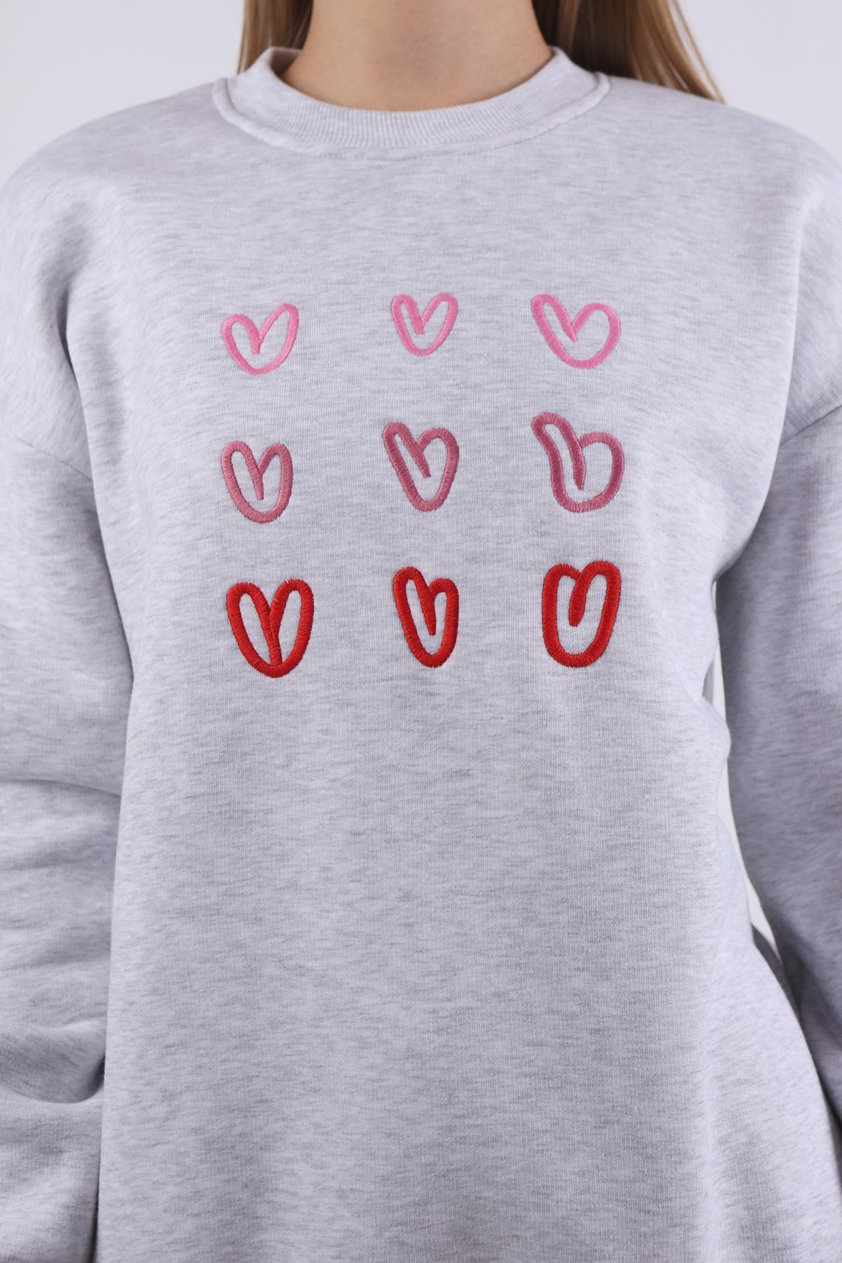 9175M Bisiklet Yaka Kalp Nakışlı Sweat Gri - RAYS