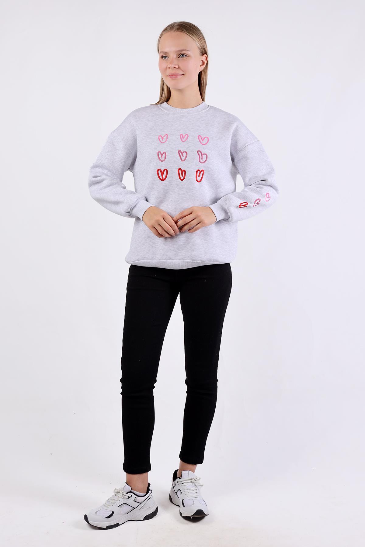 9175M Bisiklet Yaka Kalp Nakışlı Sweat Gri - 6